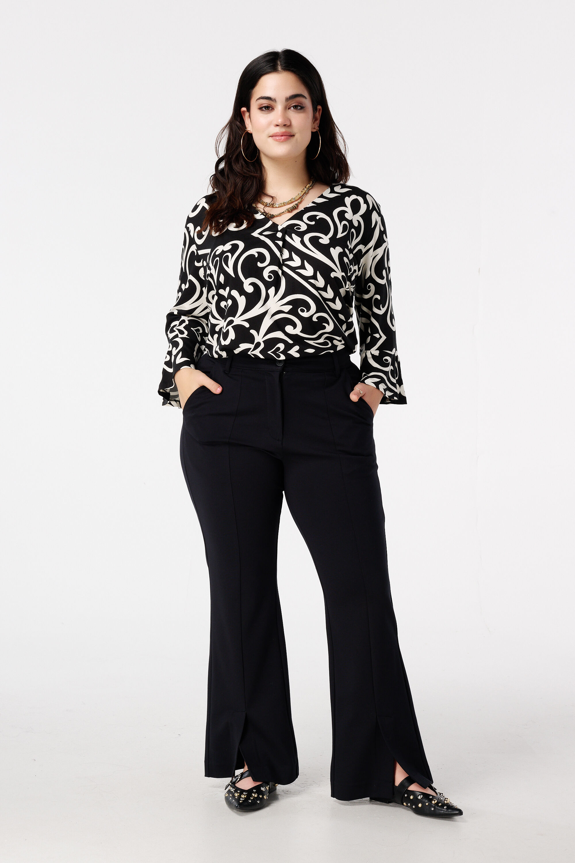 Pantal&oacute;n acampanado con abertura