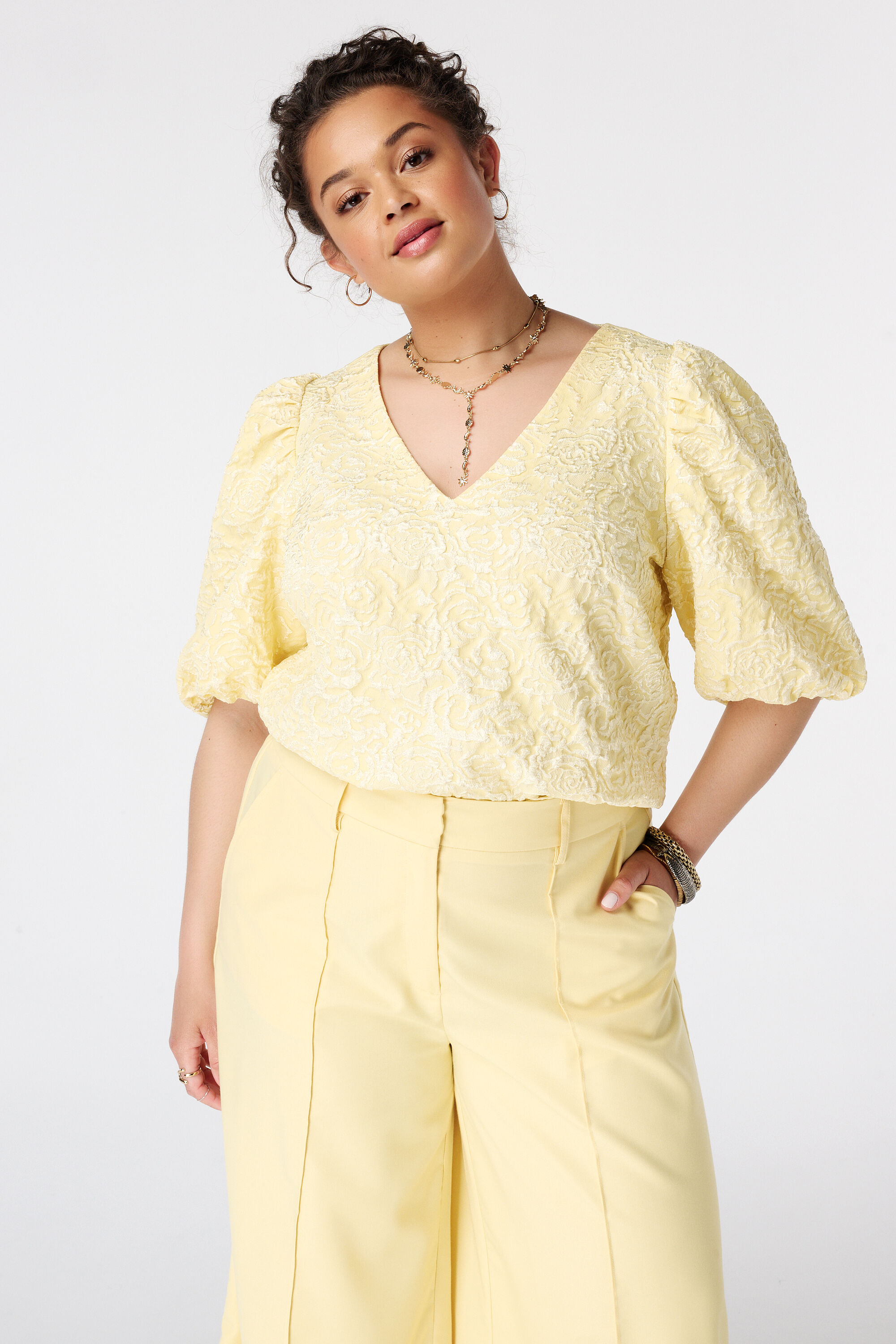 Blusa jacquard con mangas abullonadas