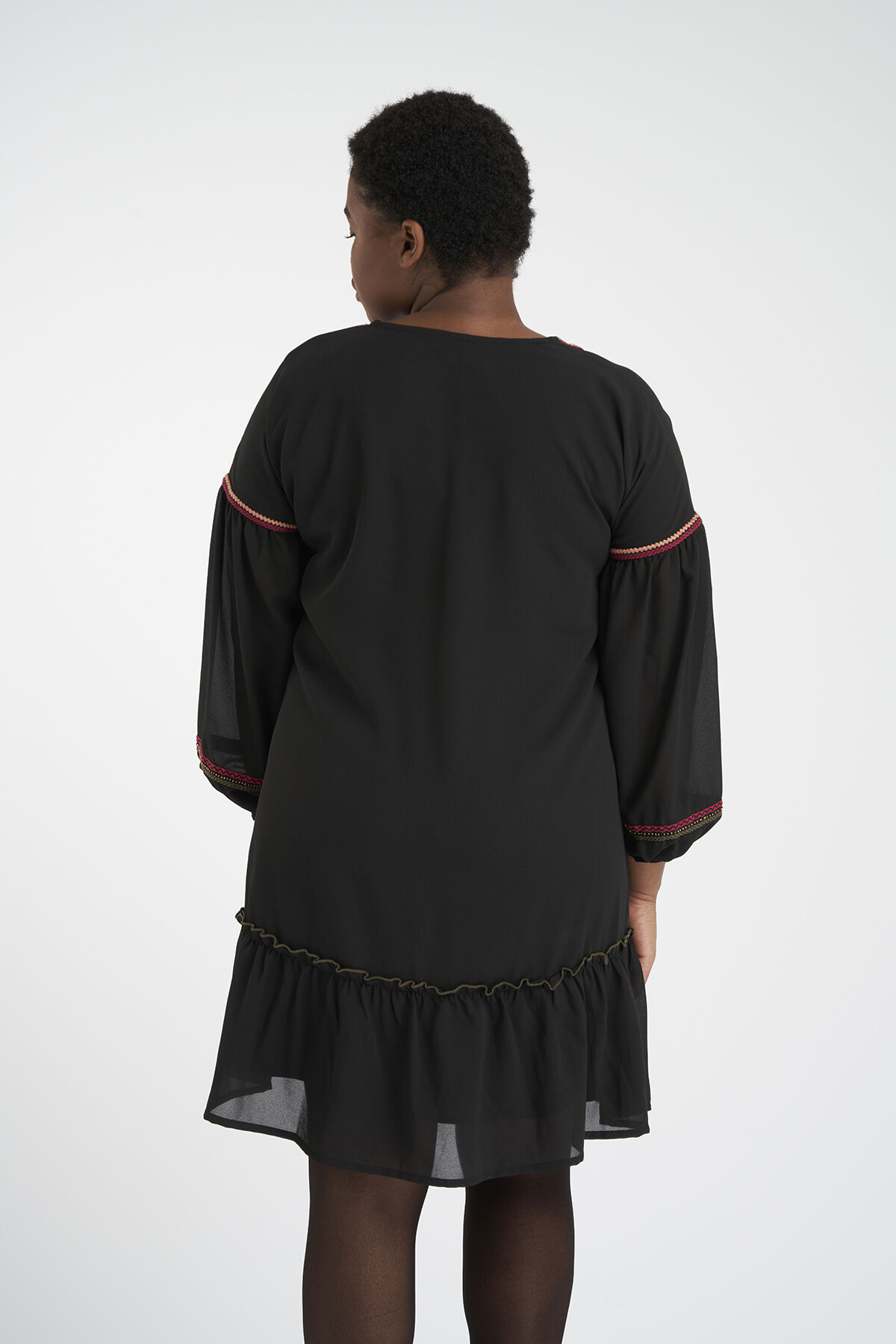 Vestido con detalle bordado image number 4