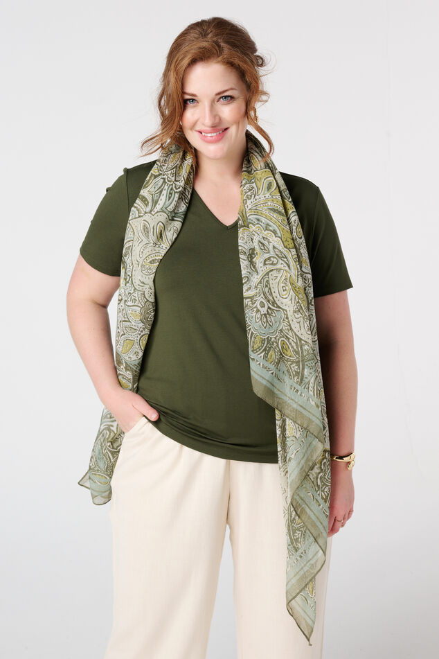 Fular con estampado paisley image number 0