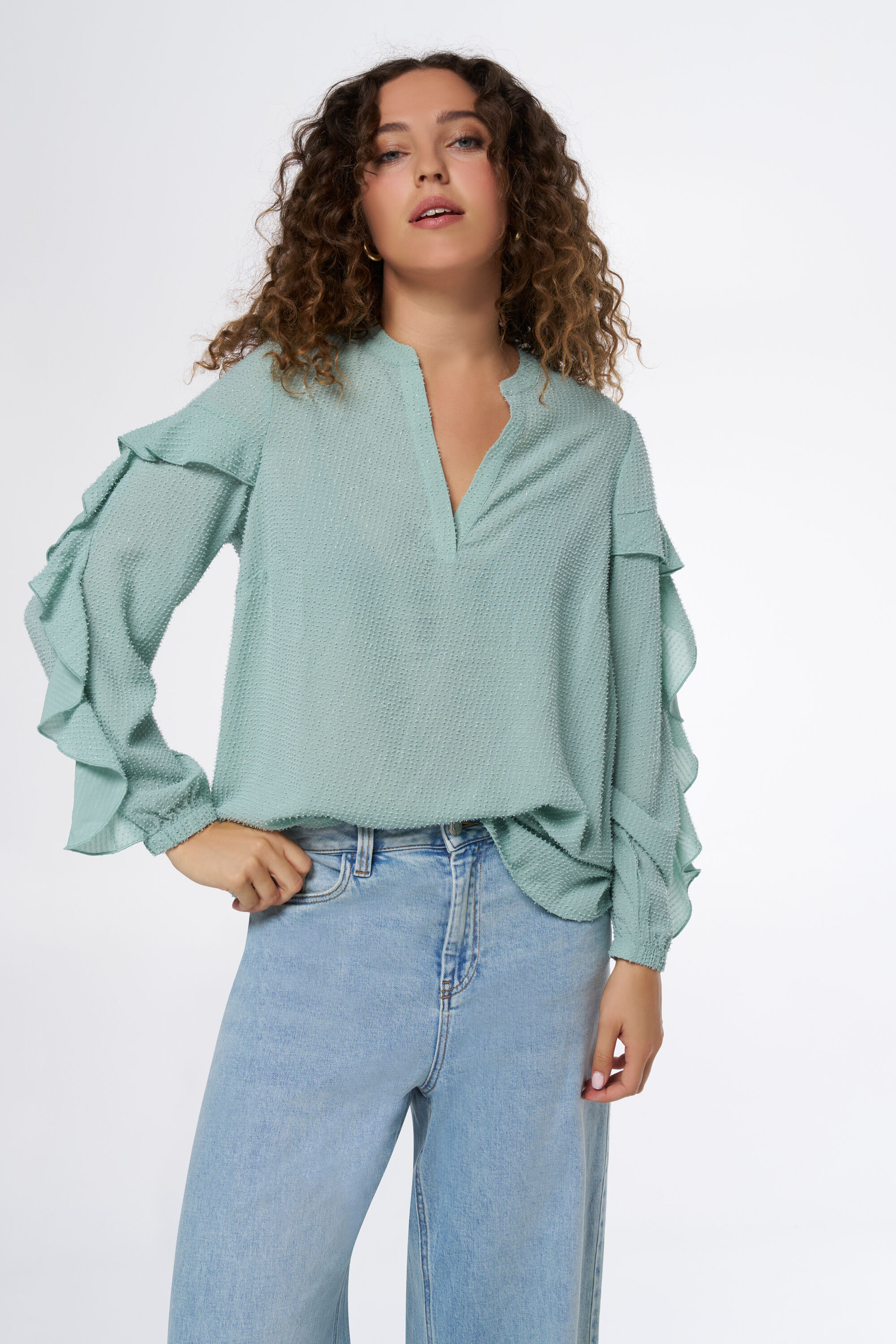 Blusa con volantes image number 5