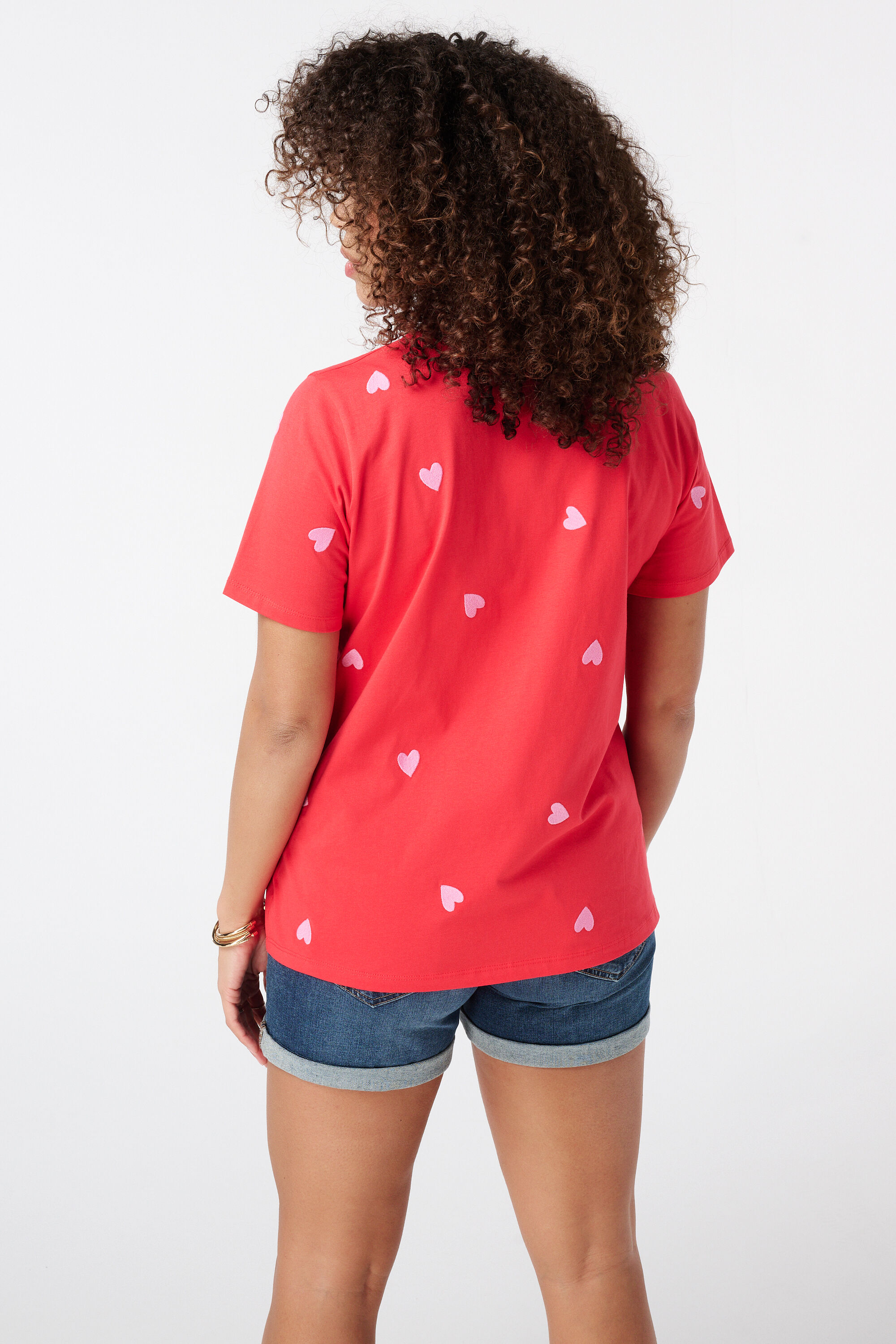 Camiseta con corazones bordados image number 3
