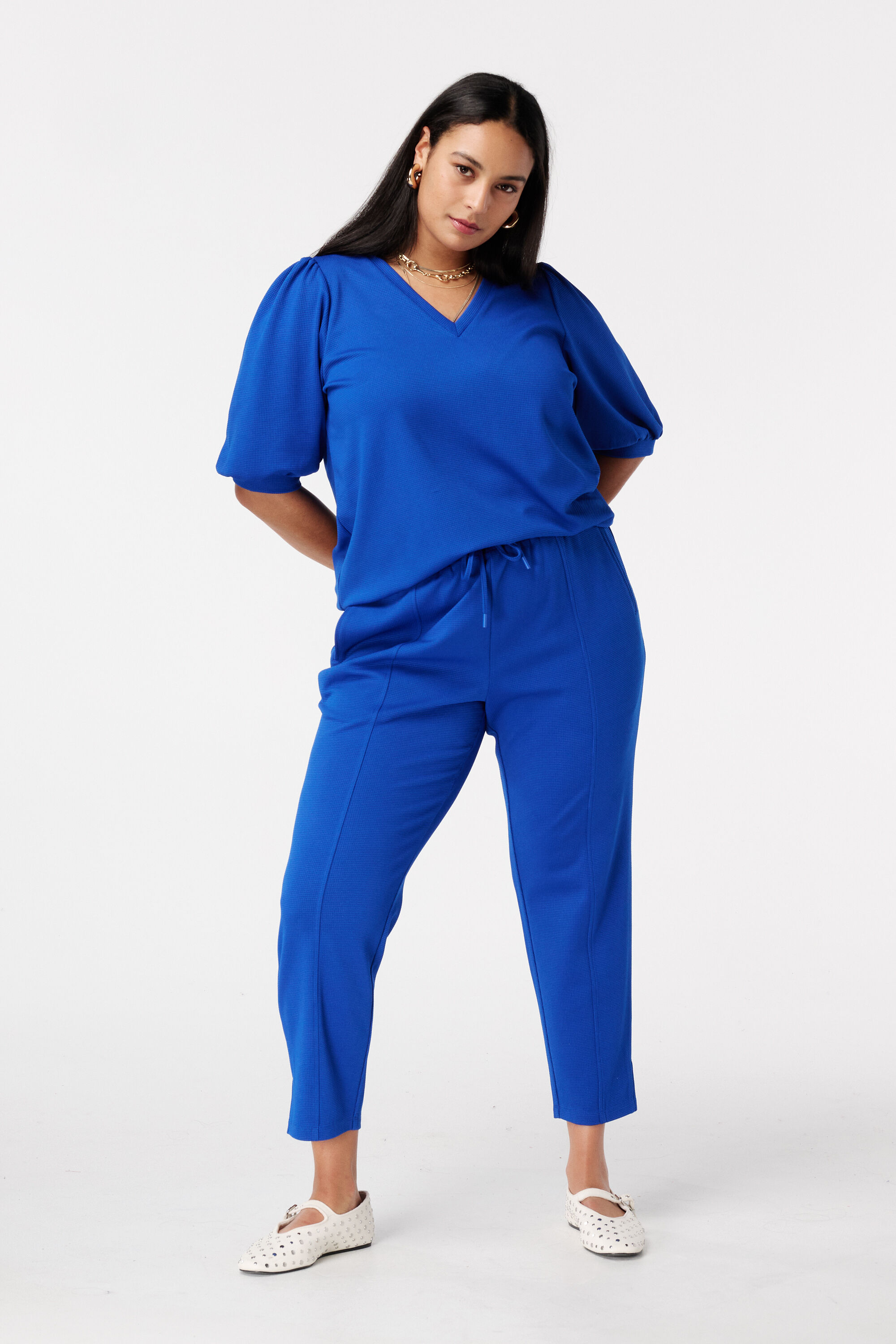 Pantalones con cord&oacute;n ajustable