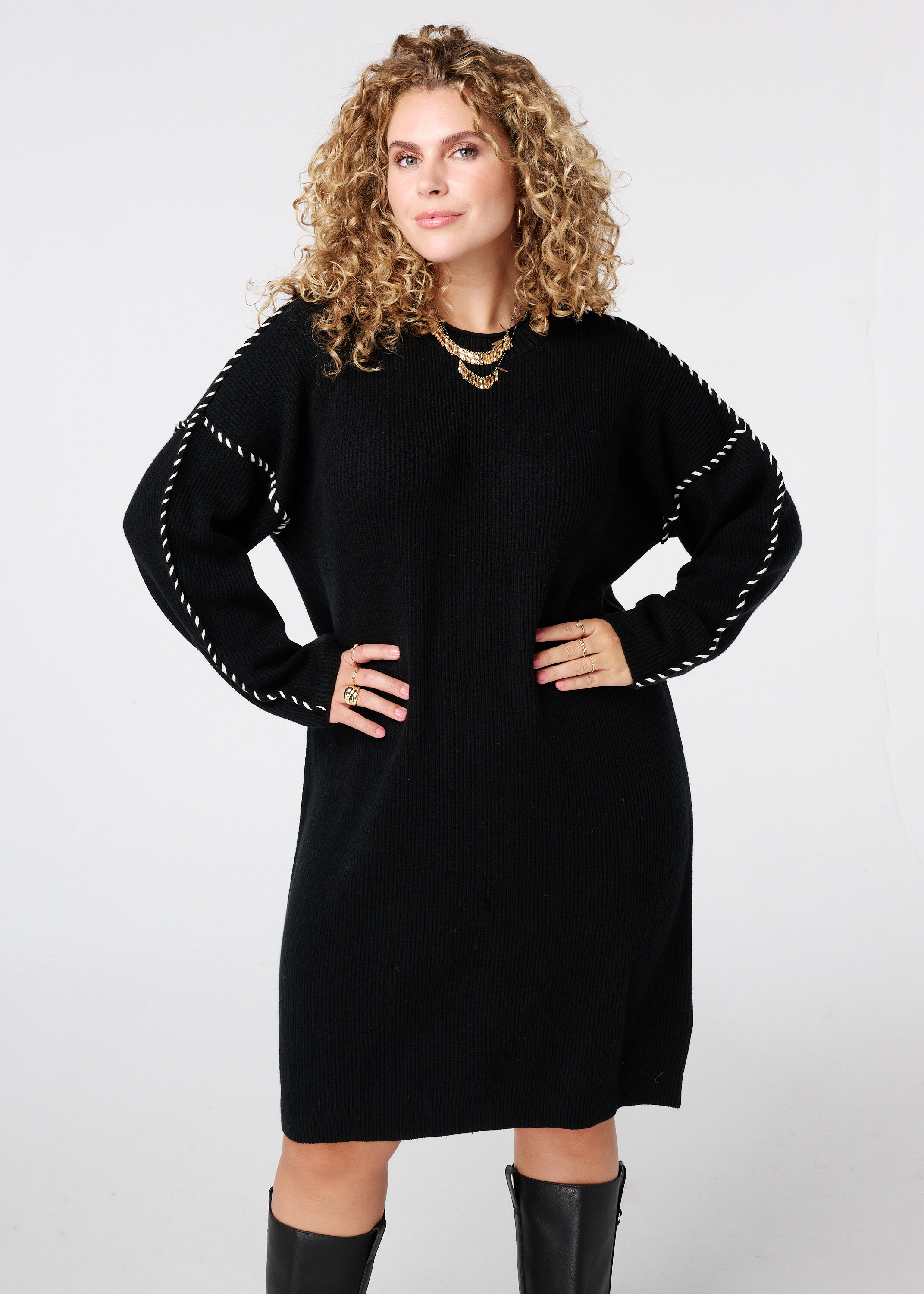 Vestido de punto con costuras decorativas. image number 5