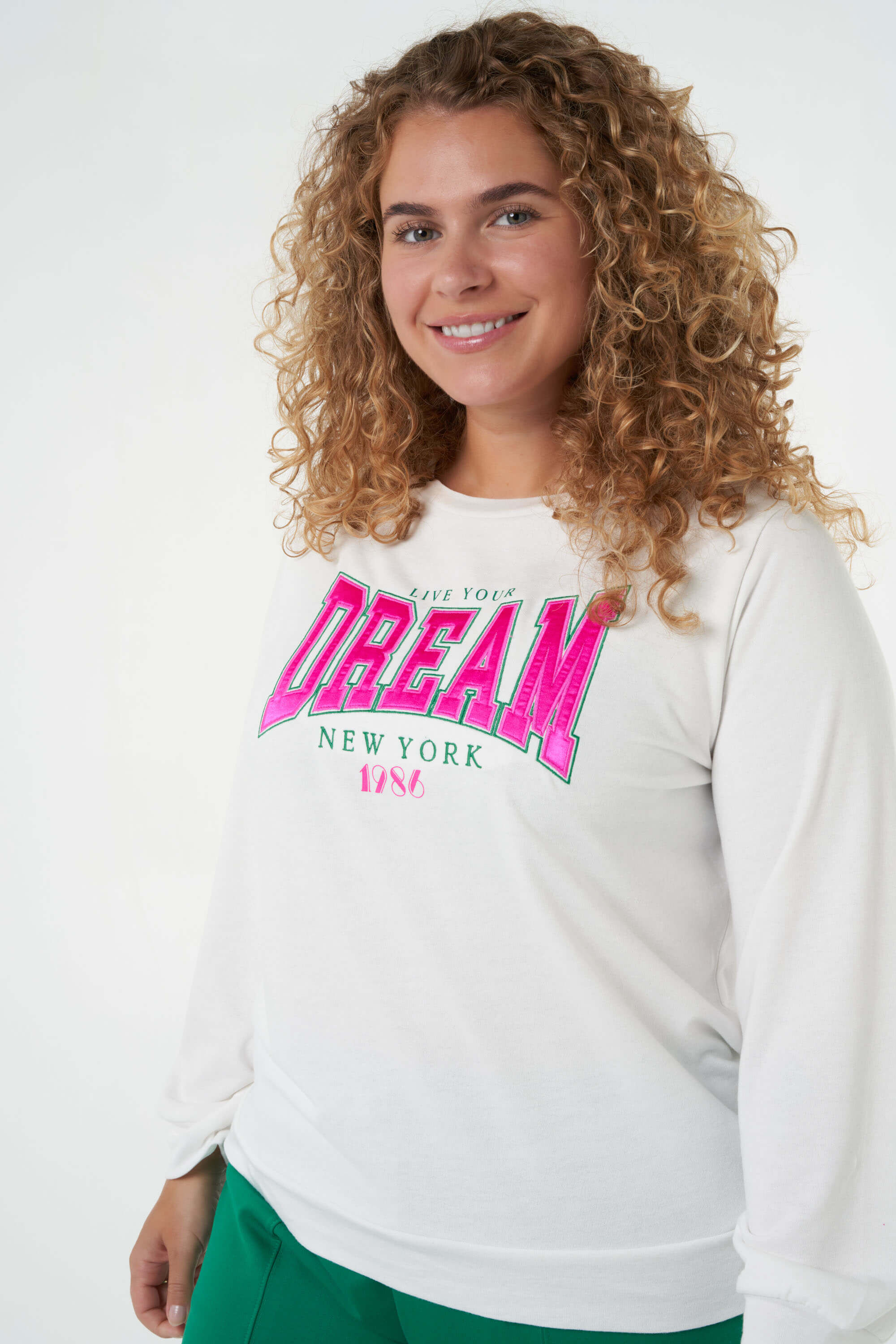 Su&eacute;ter con texto image number 7