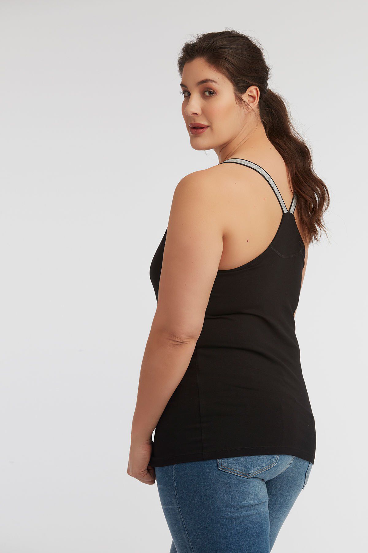 Top sin mangas con tirantes cruzados image number 0