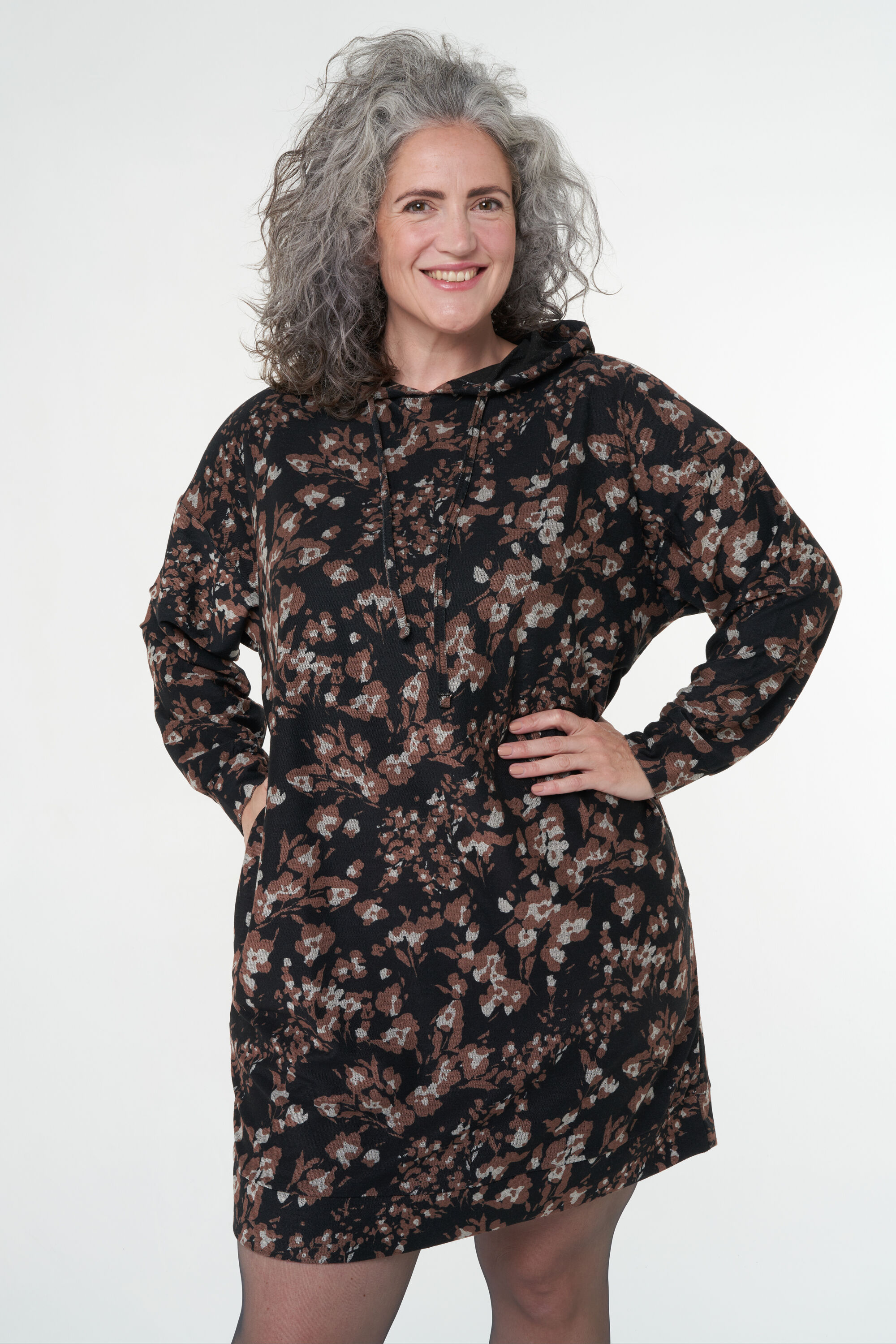 Vestido su&eacute;ter con capucha image number 0