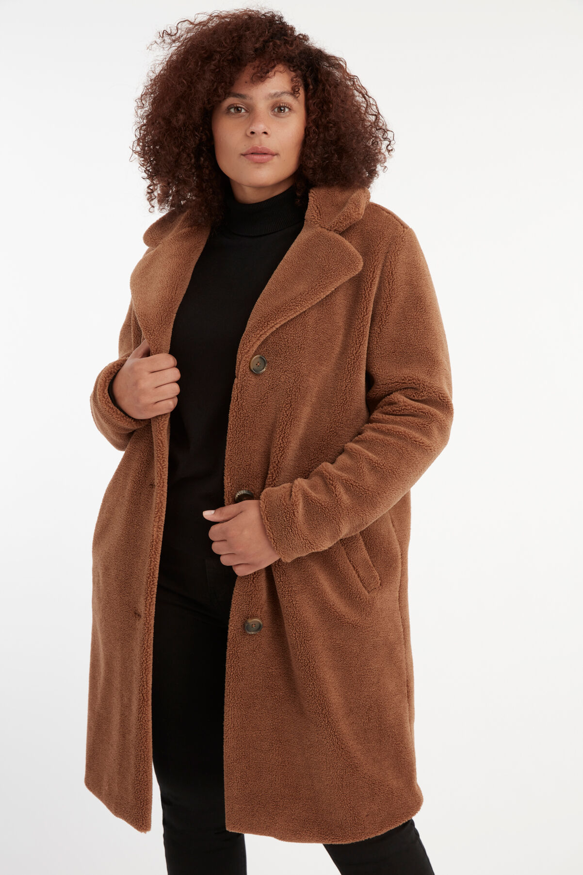 Abrigo de peluche image number 6