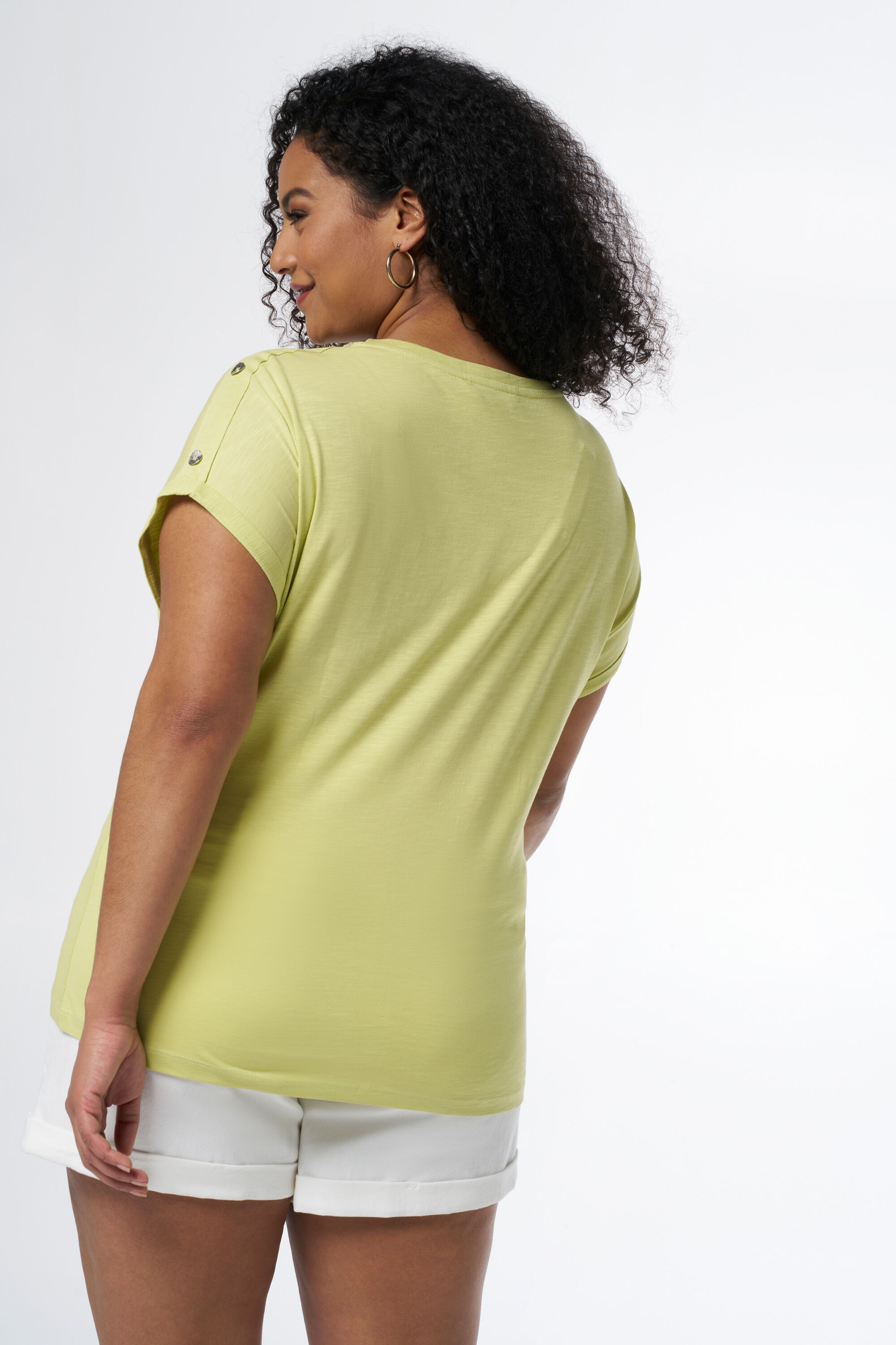 Camiseta con botones image number 3