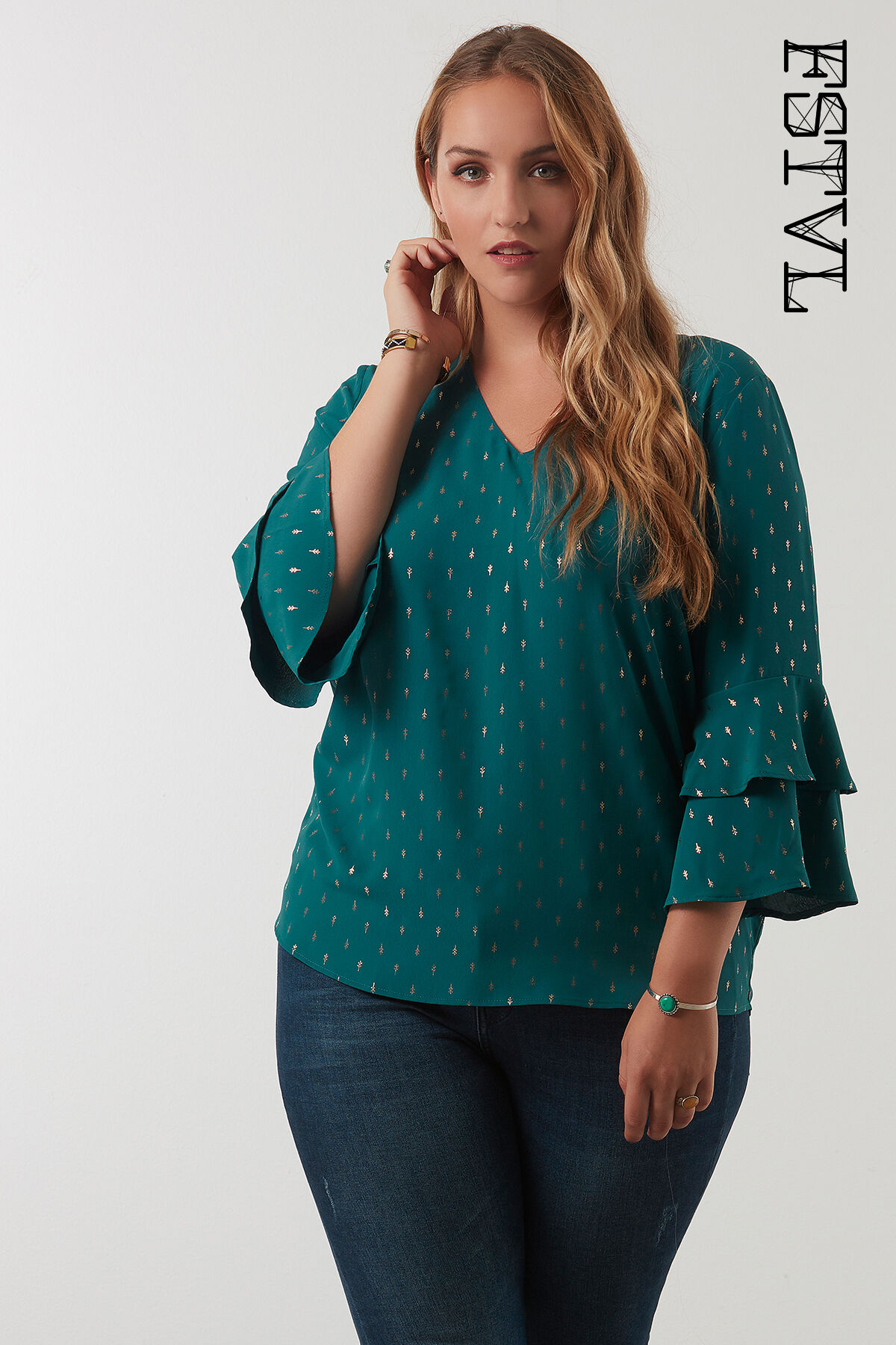 Blusa con mangas de volantes image number 0