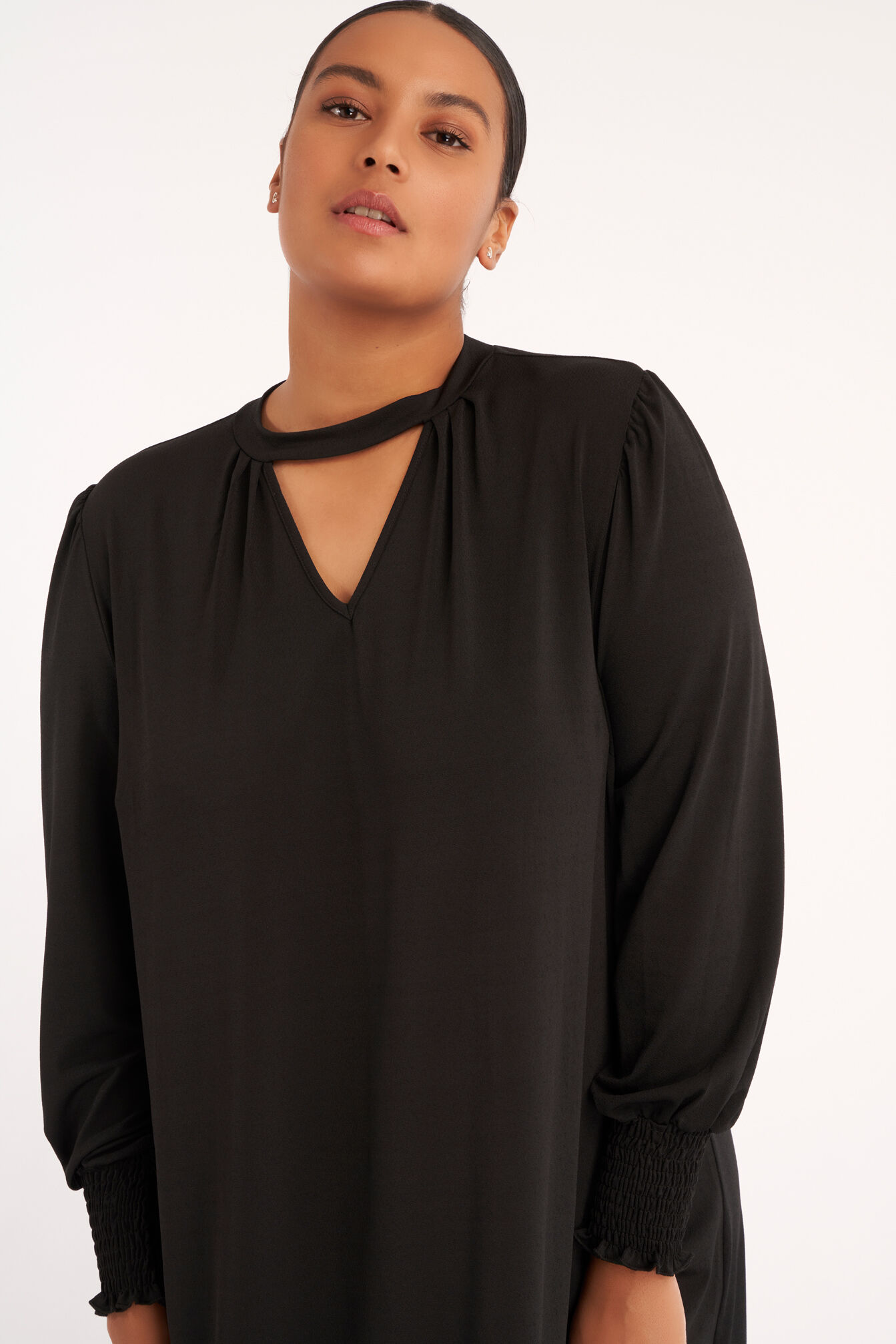 Vestido corto con corte en A image number 4