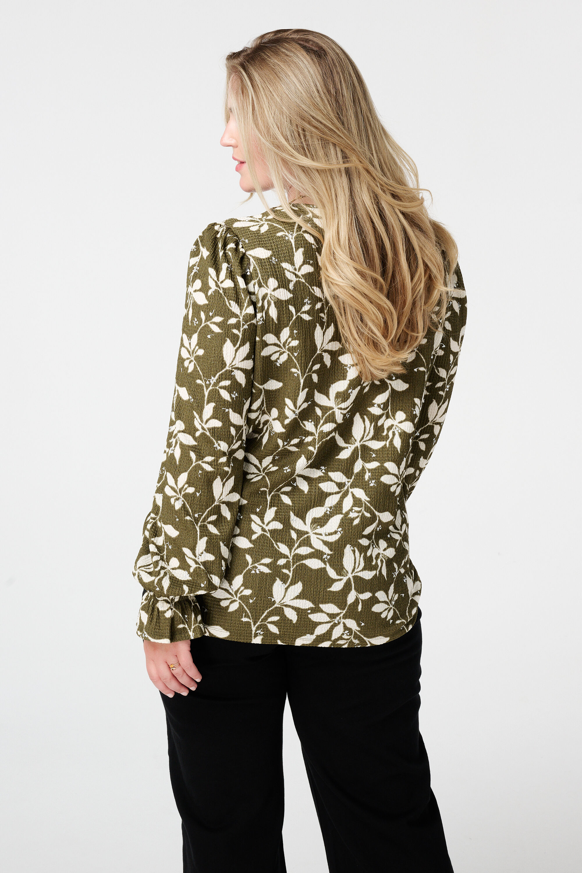 Top estampado y con textura image number 3