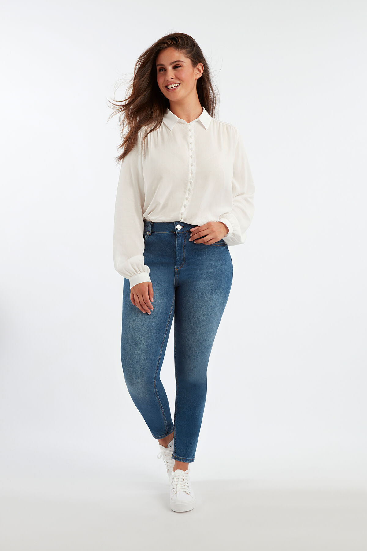 Blusa blanca image number 3