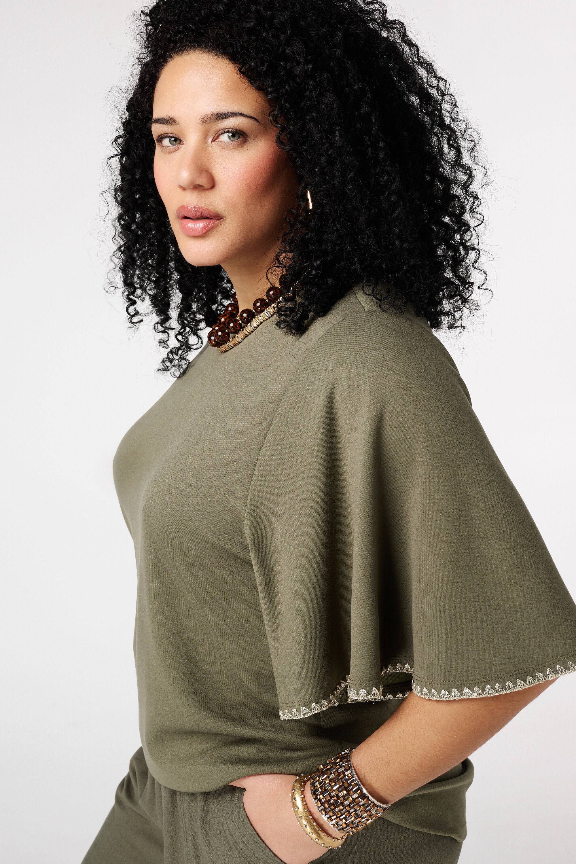 Camiseta con mangas mariposa image number 4