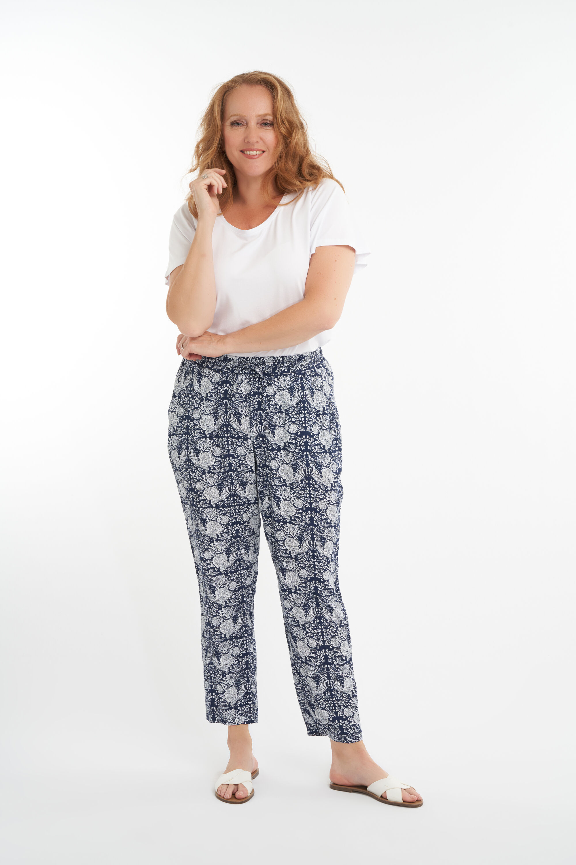 Pantalones holgados con estampado image number 3