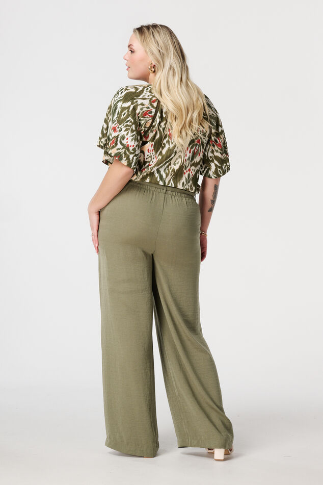 Pantalones con una cintura elástica image number 3