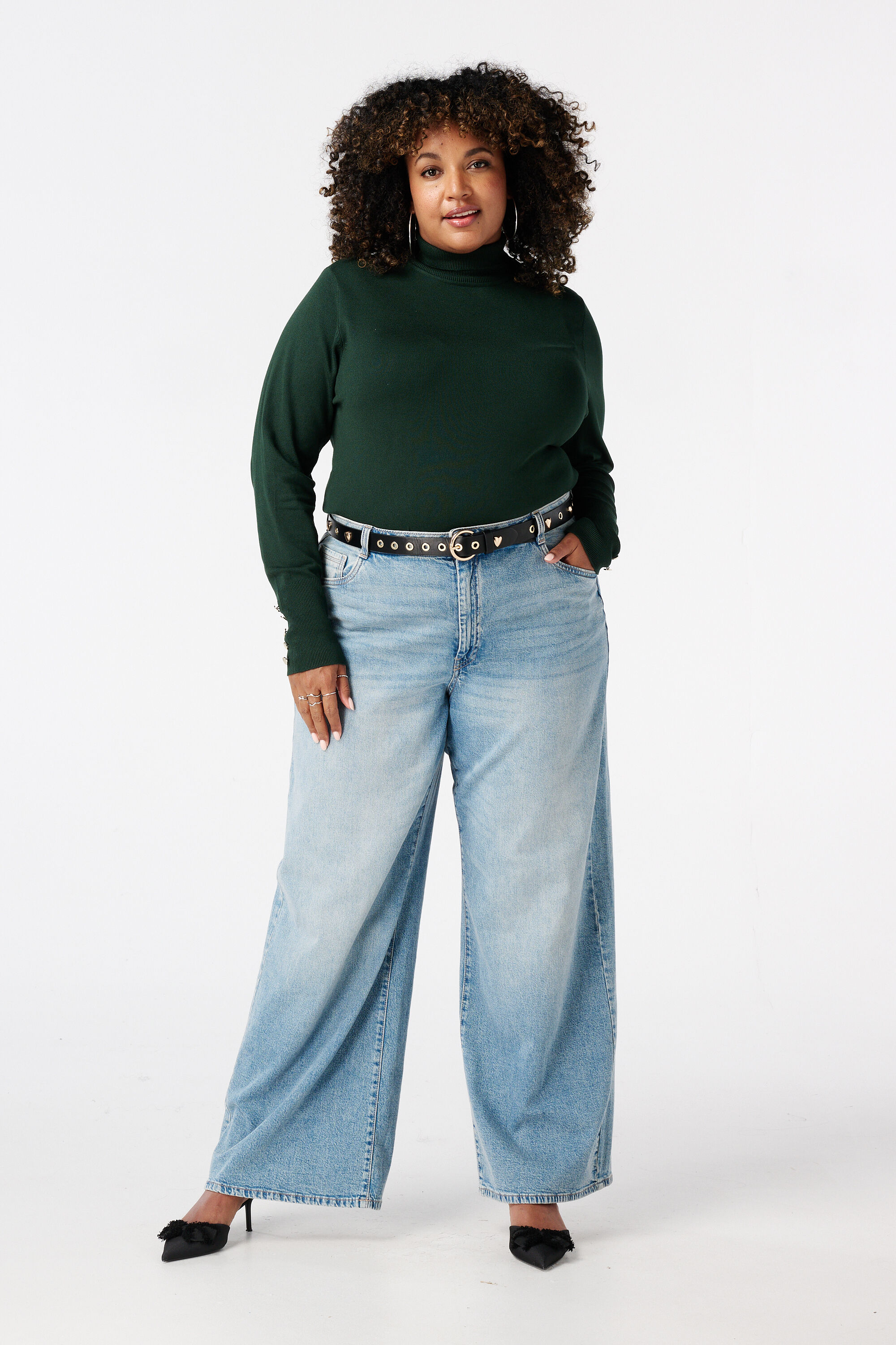 Jersey con cuello alto y botones decorativos image number 5