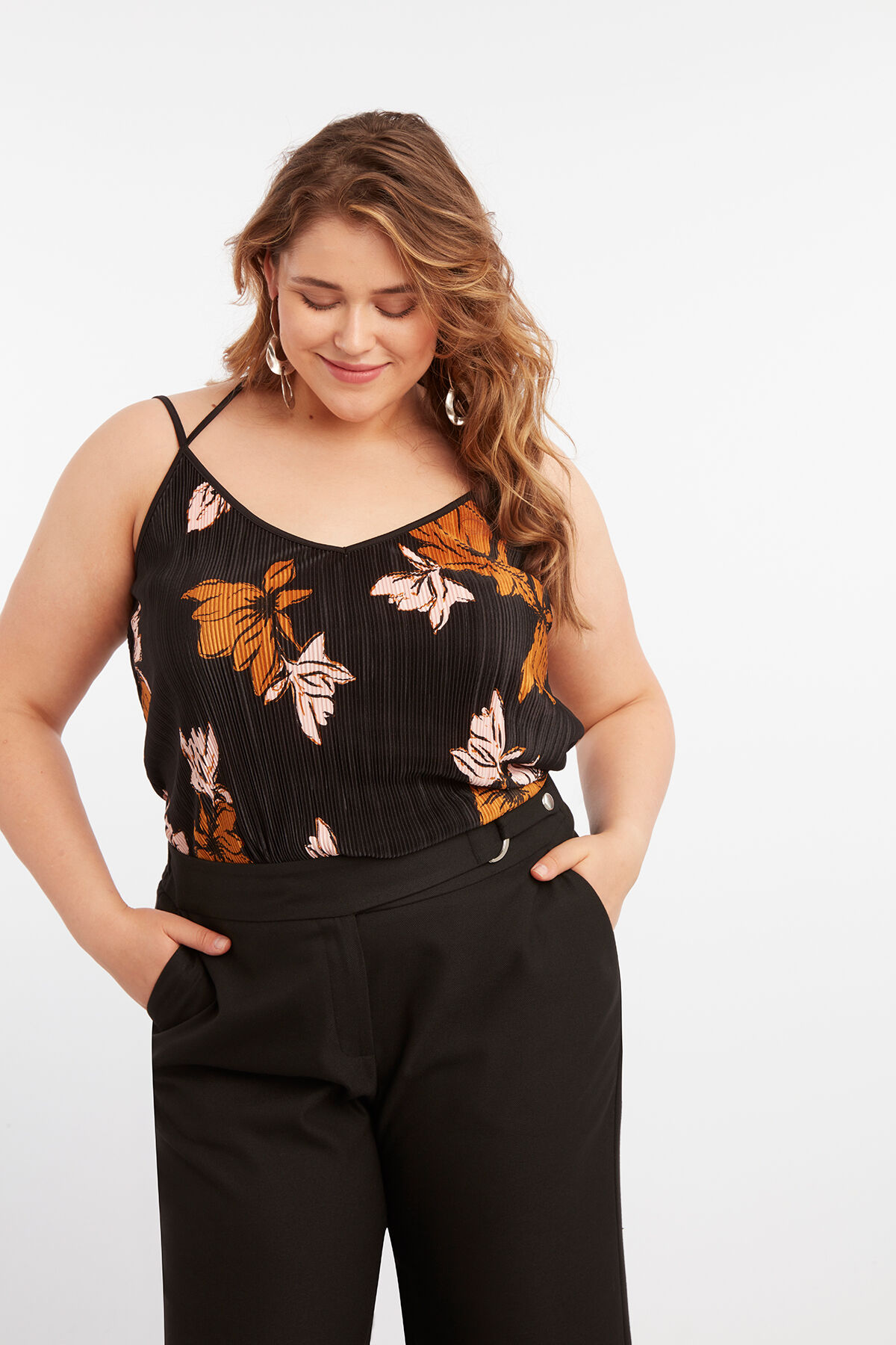 Top plisado de estampado floral image number 5