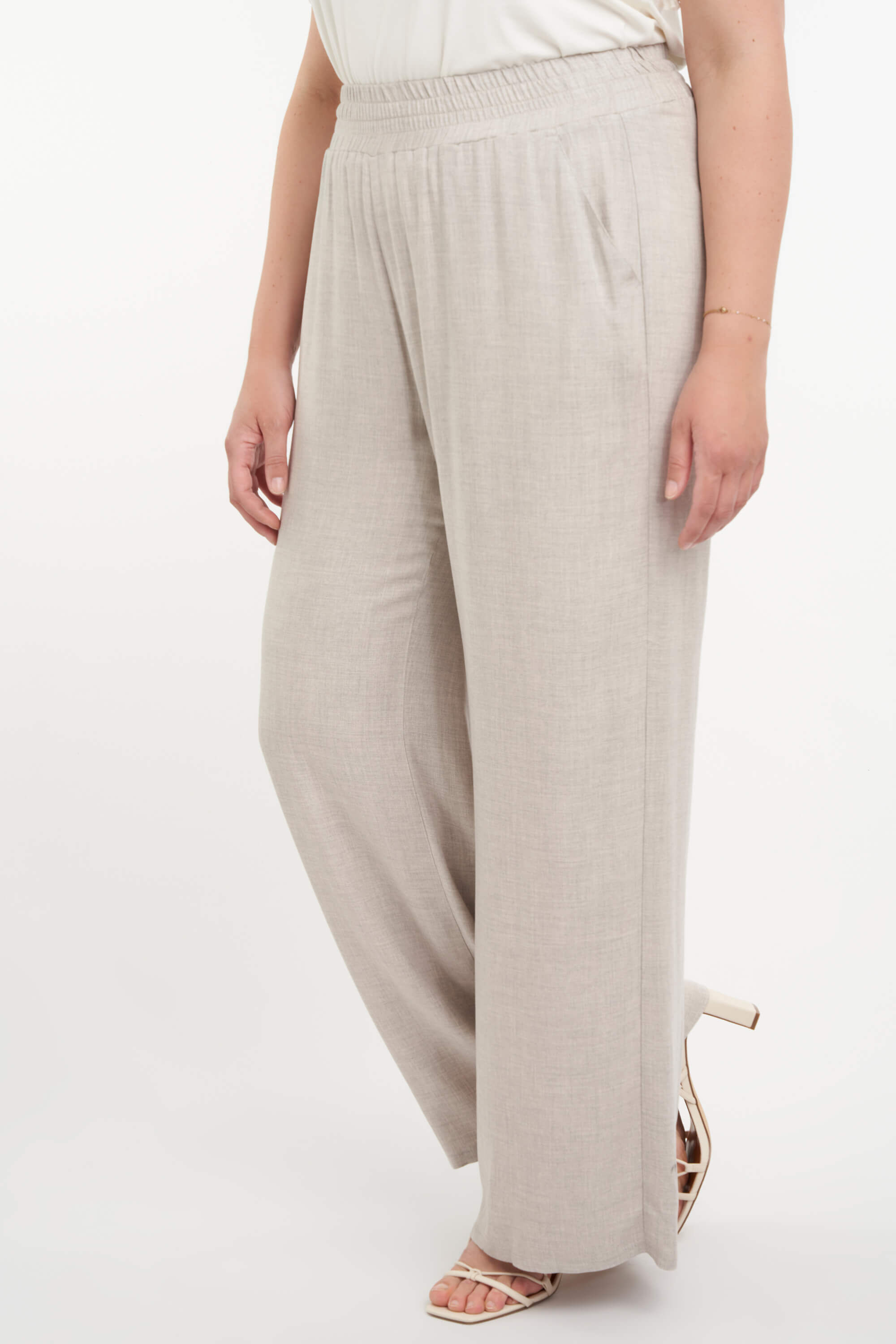 Pantalones de corte holgado image number 6