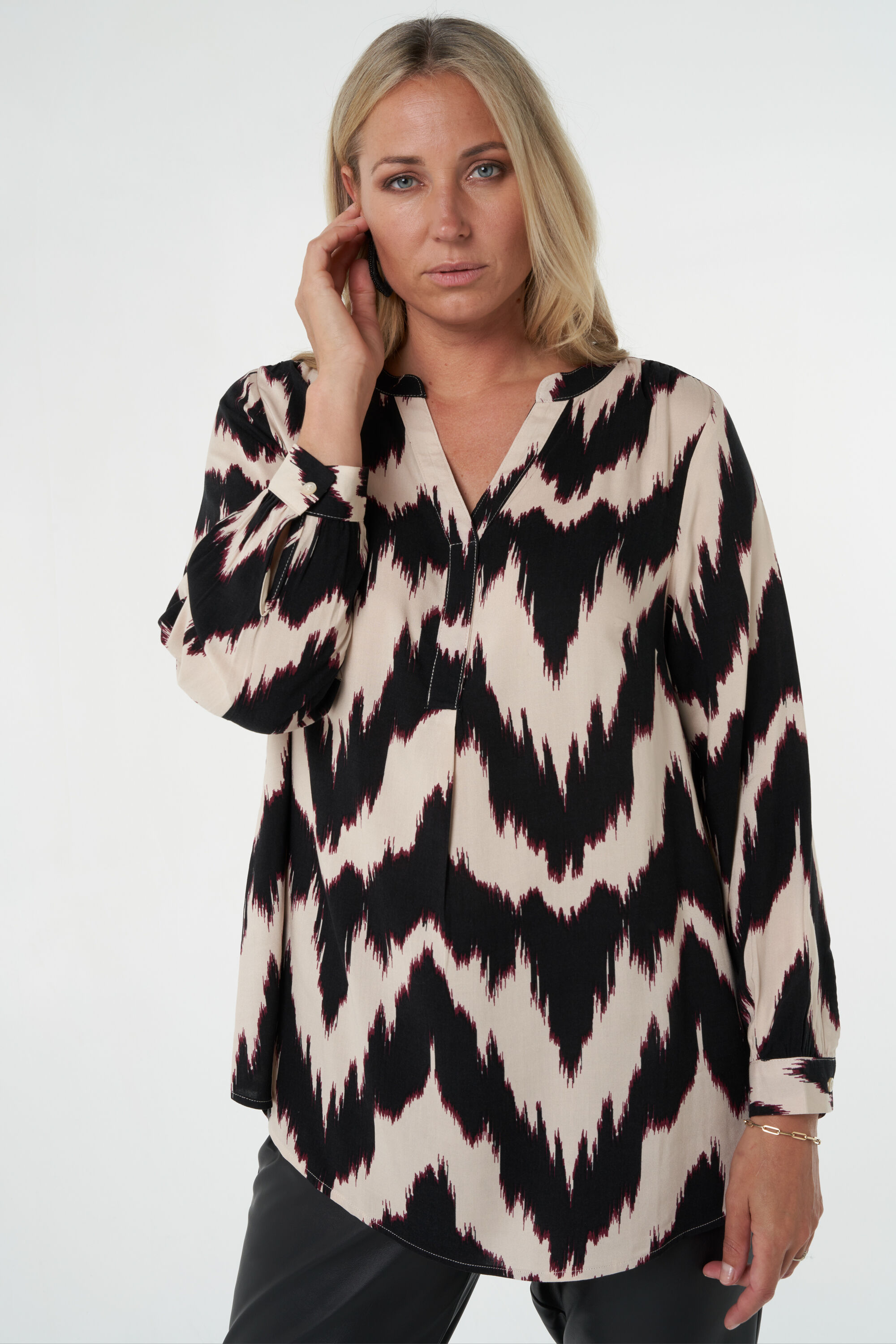 Blusa con estampado image number 6