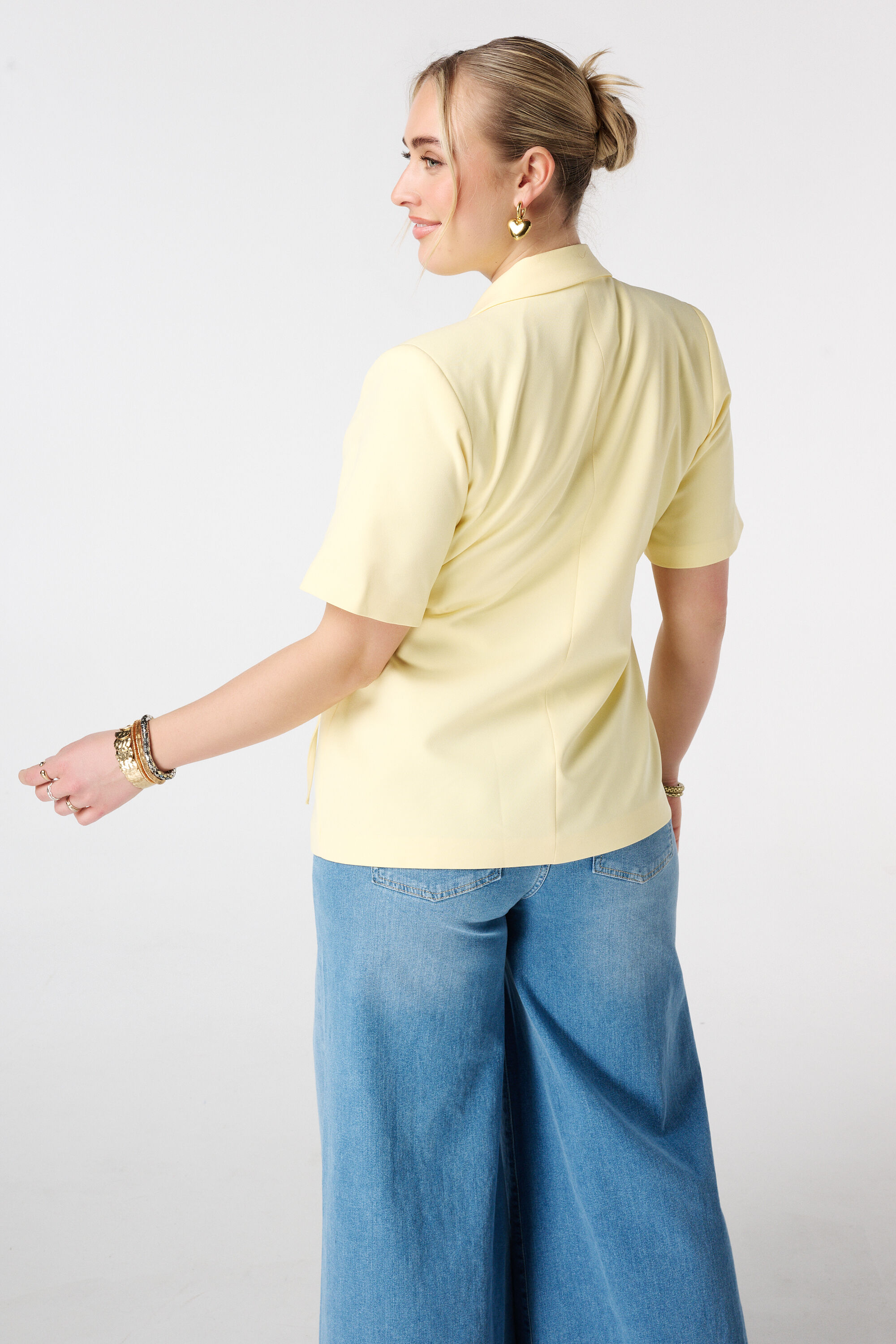 Blazer de manga corta con efecto cruzado image number 3