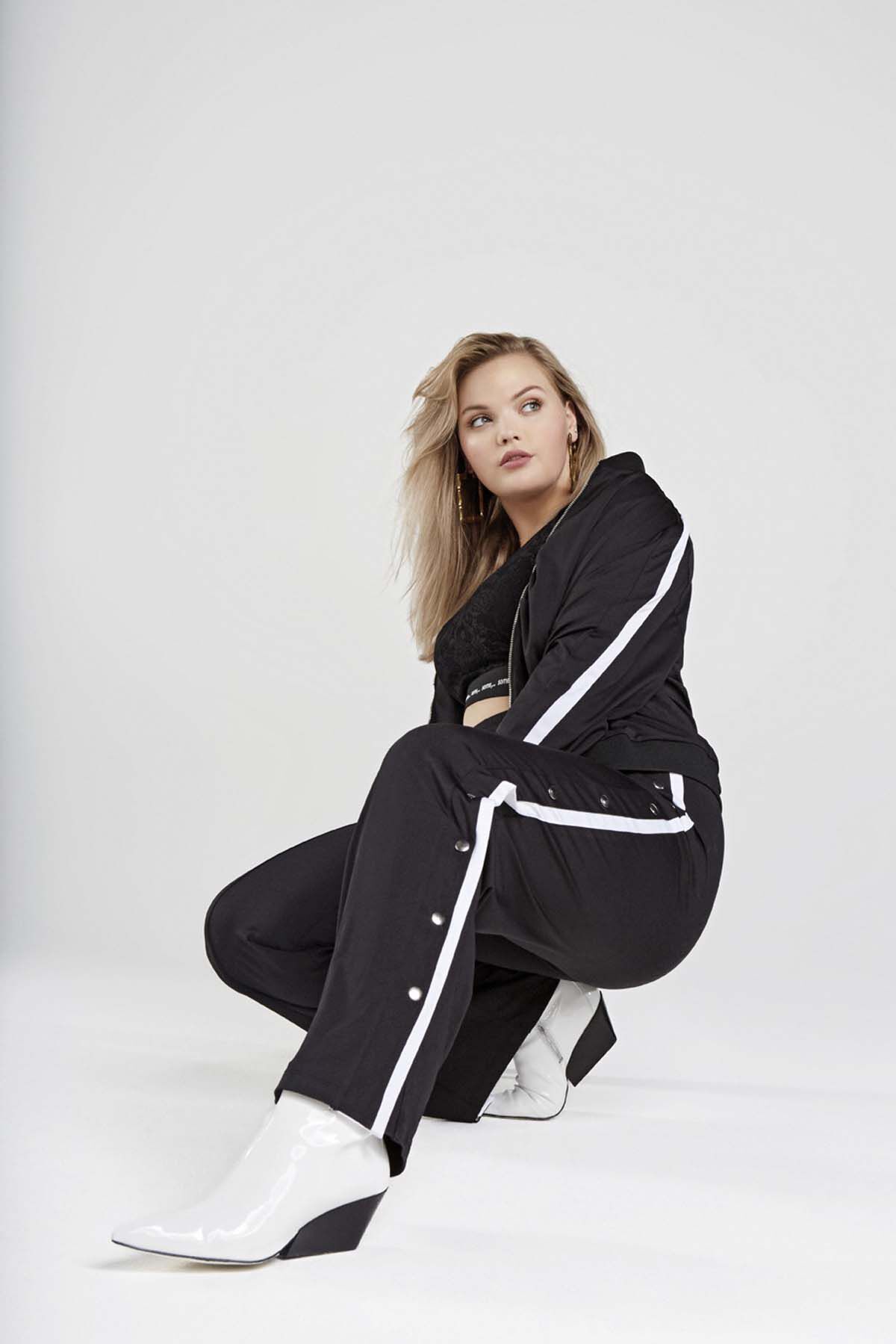 Pantalones deportivos con botones de presi&oacute;n image number 3