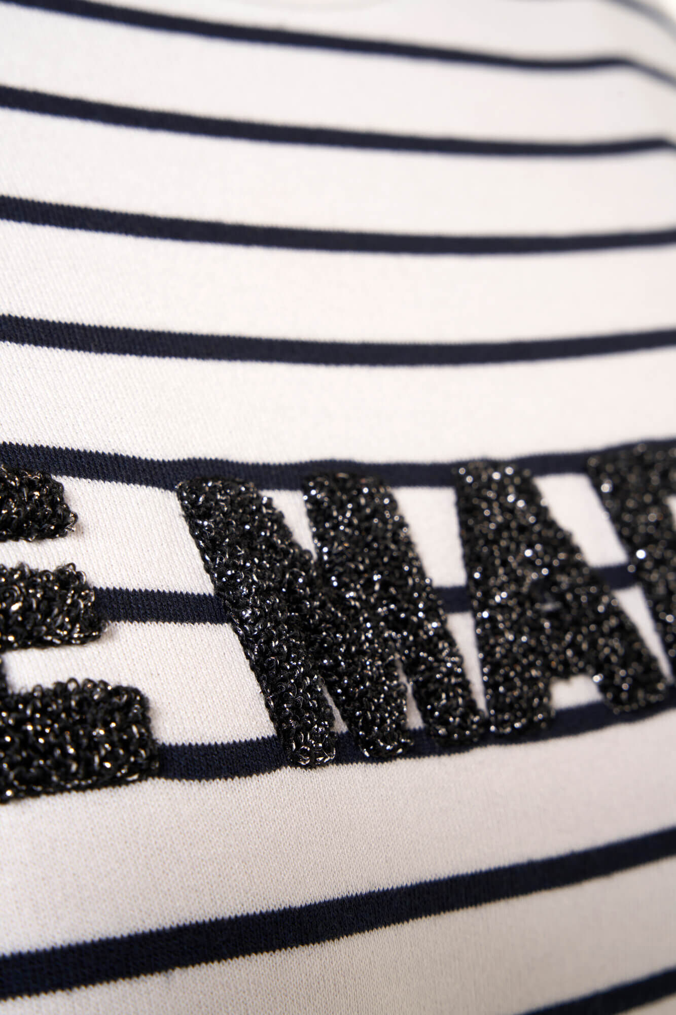 Su&eacute;ter de rayas con dise&ntilde;o image number 5