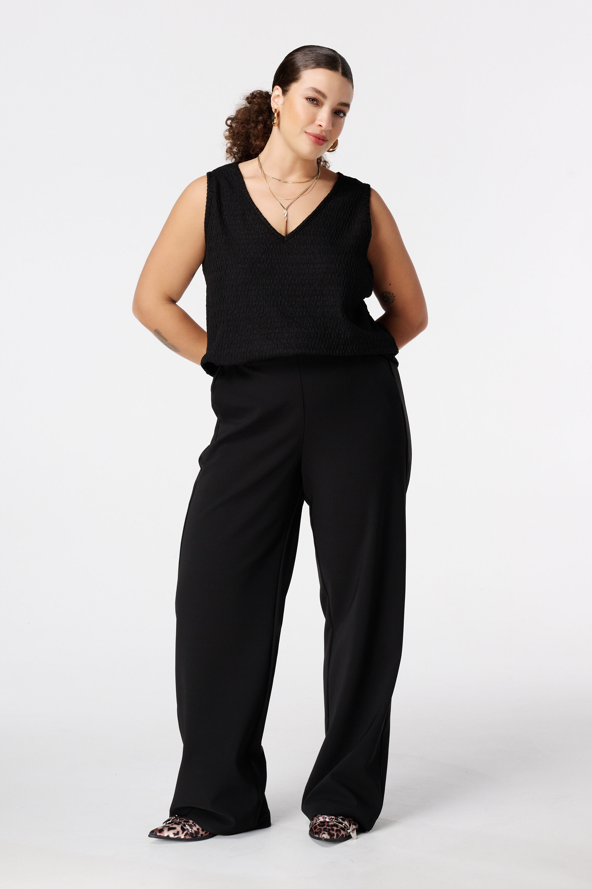 Top sin mangas con textura image number 5