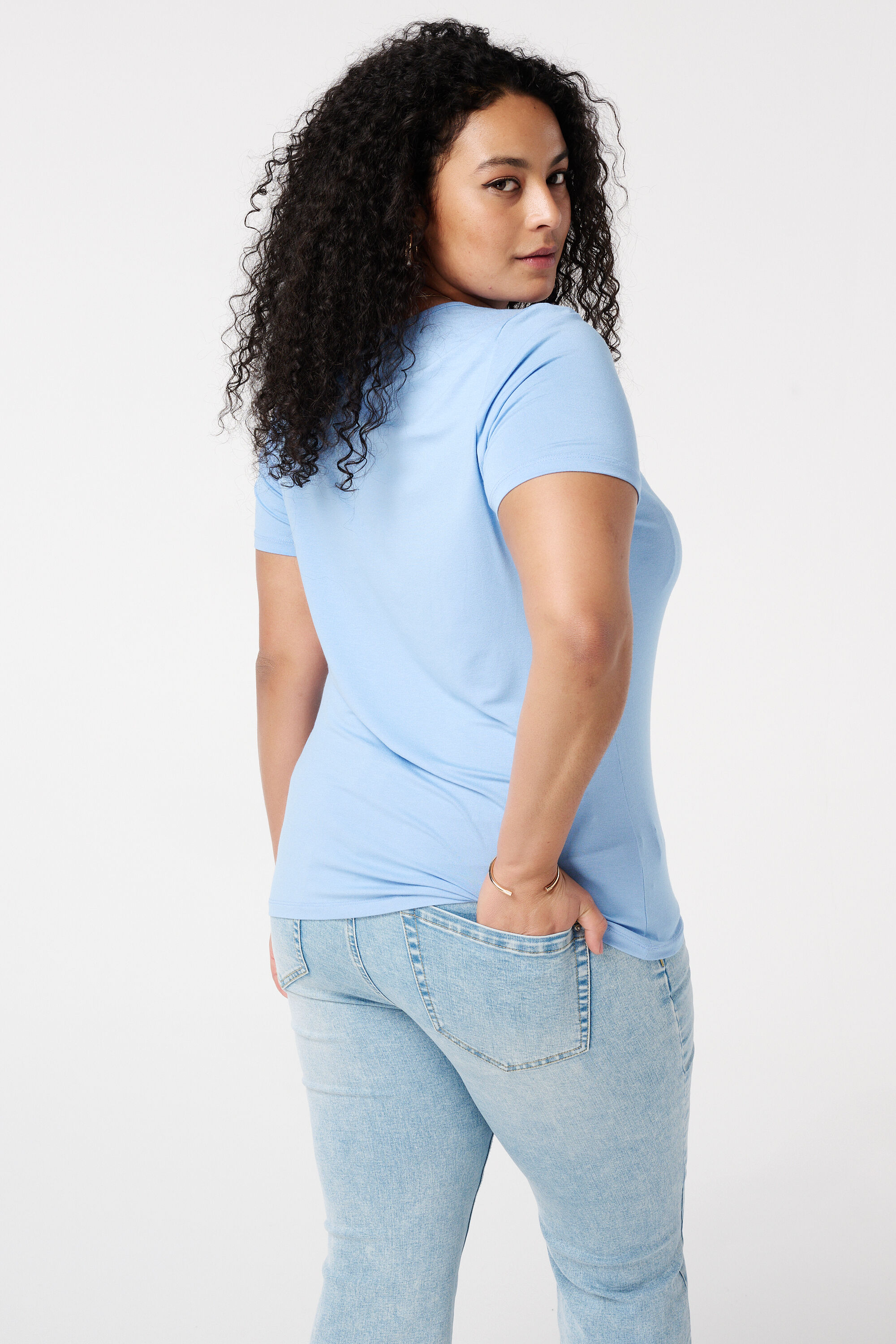 Camiseta con escote en V image number 3