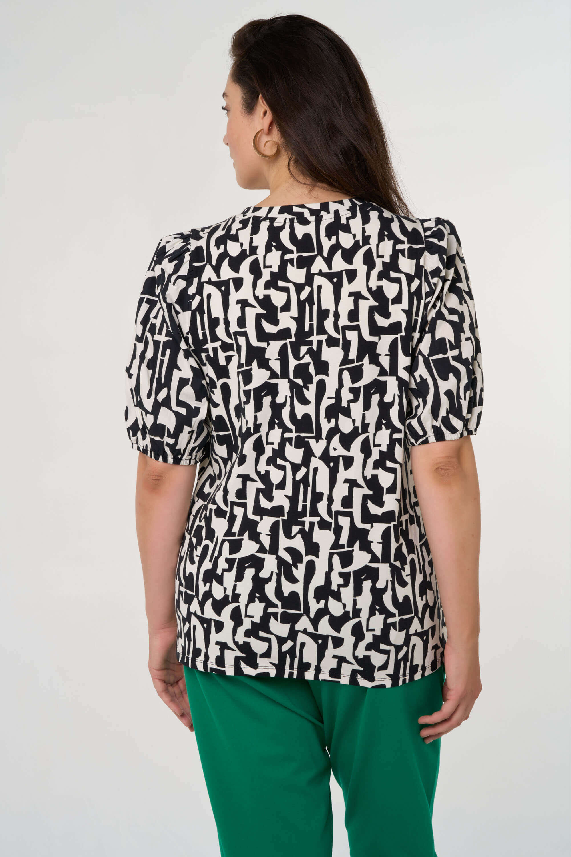 Top con manga abullonada    image number 4