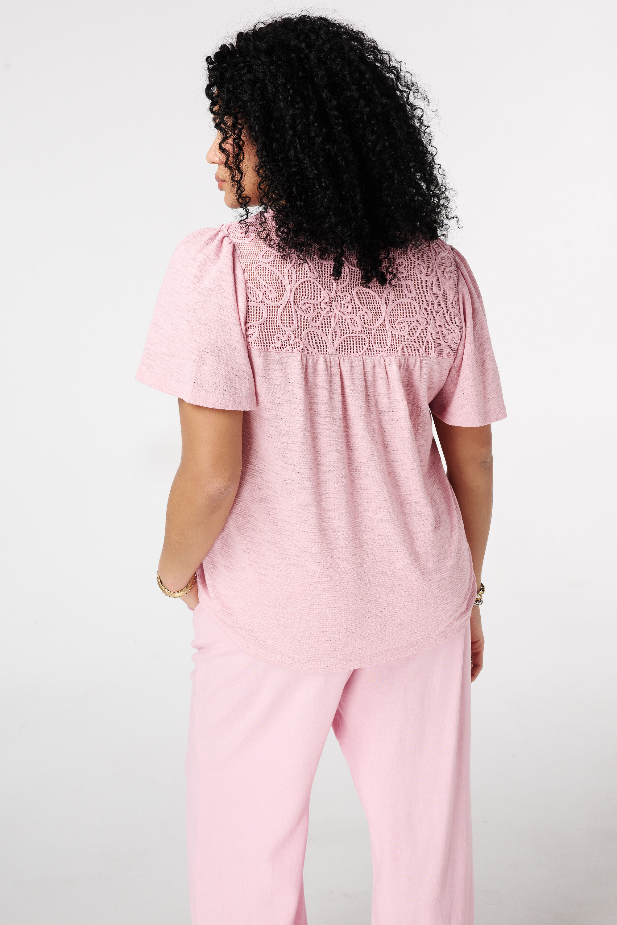 Top con mangas mariposa image number 3