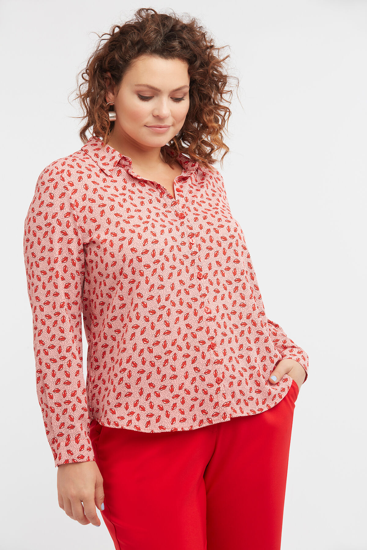 Blusa con estampado de labios image number 3