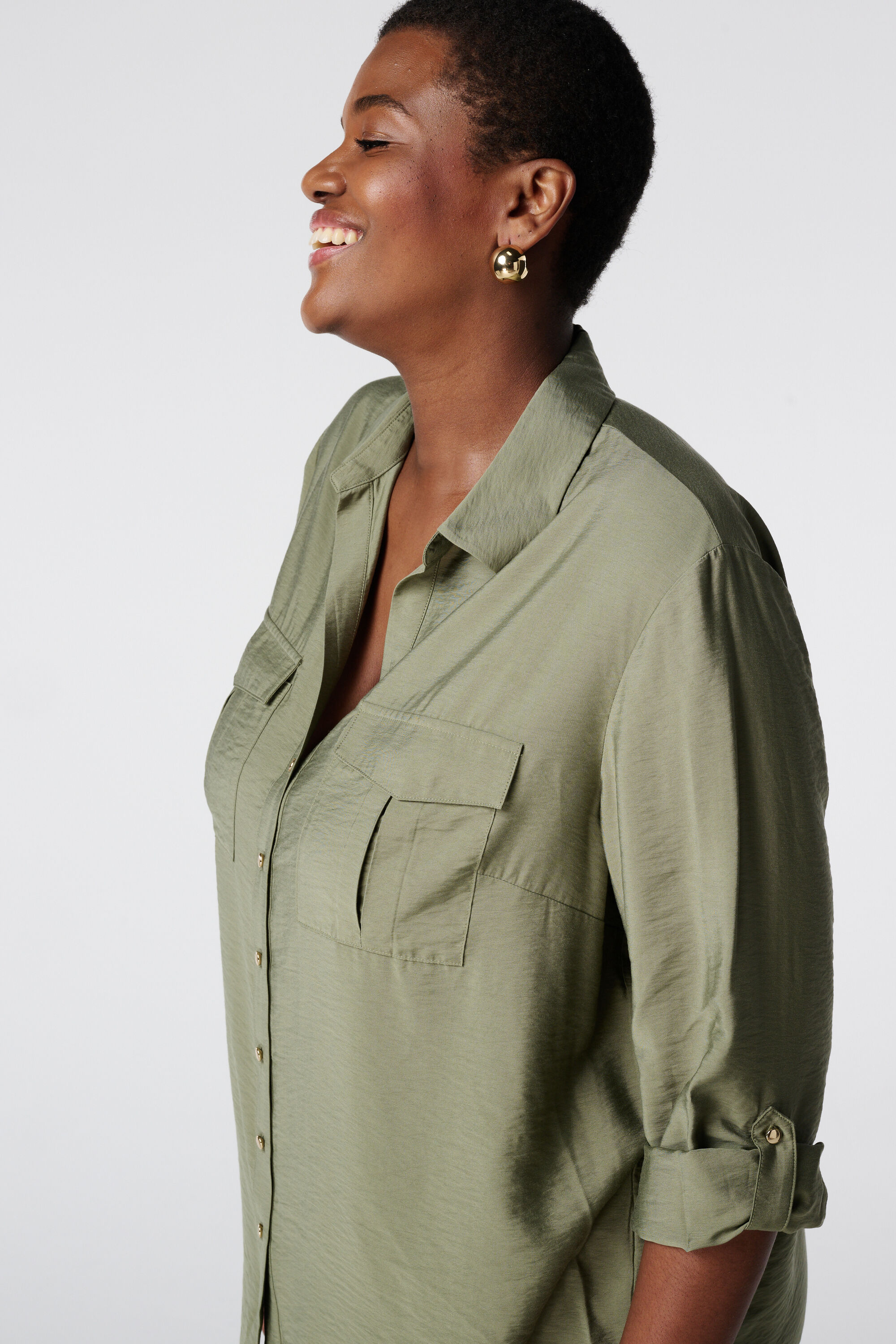 Blusa con bolsillos  image number 4