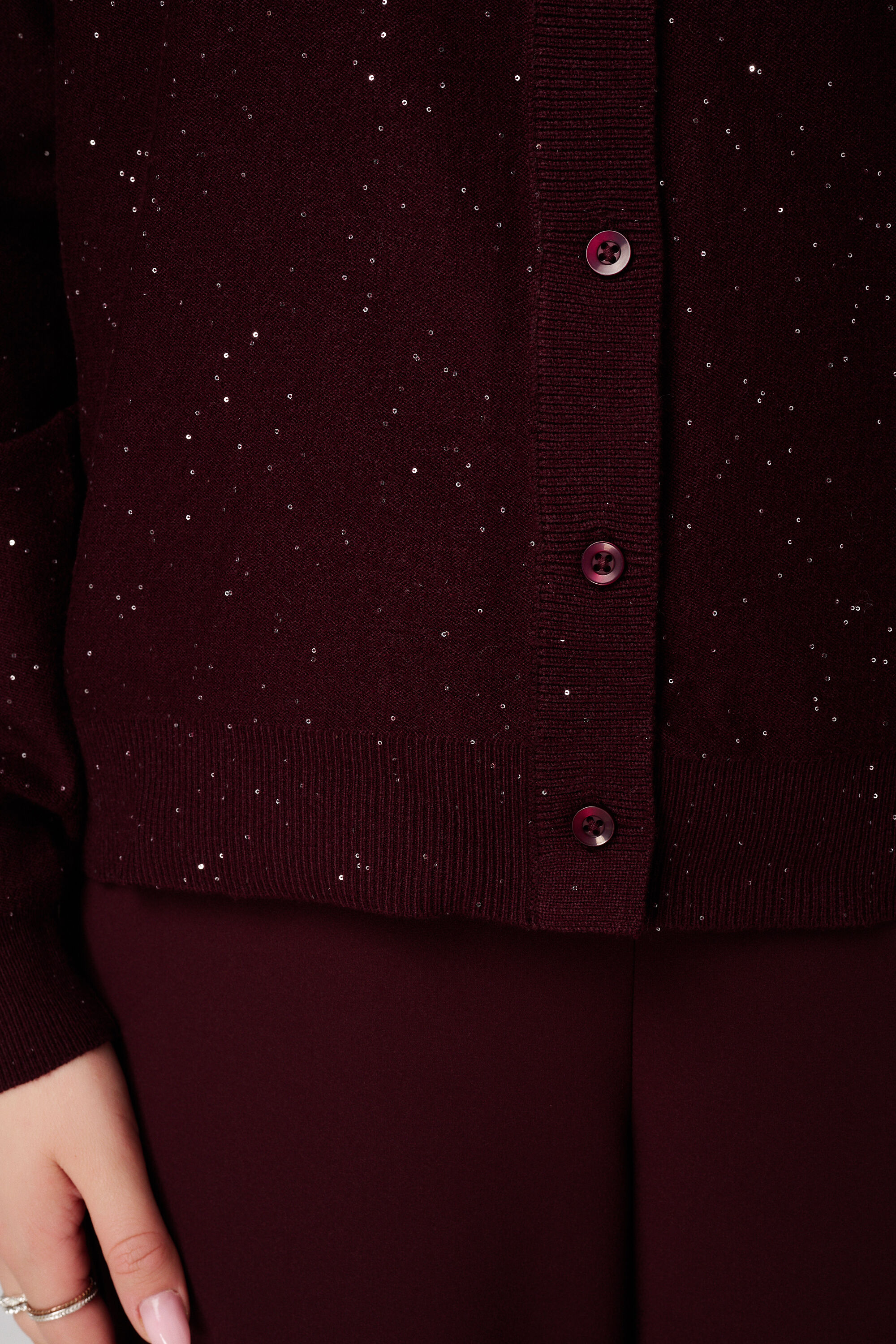 C&aacute;rdigan de punto fino con mini lentejuelas image number 6