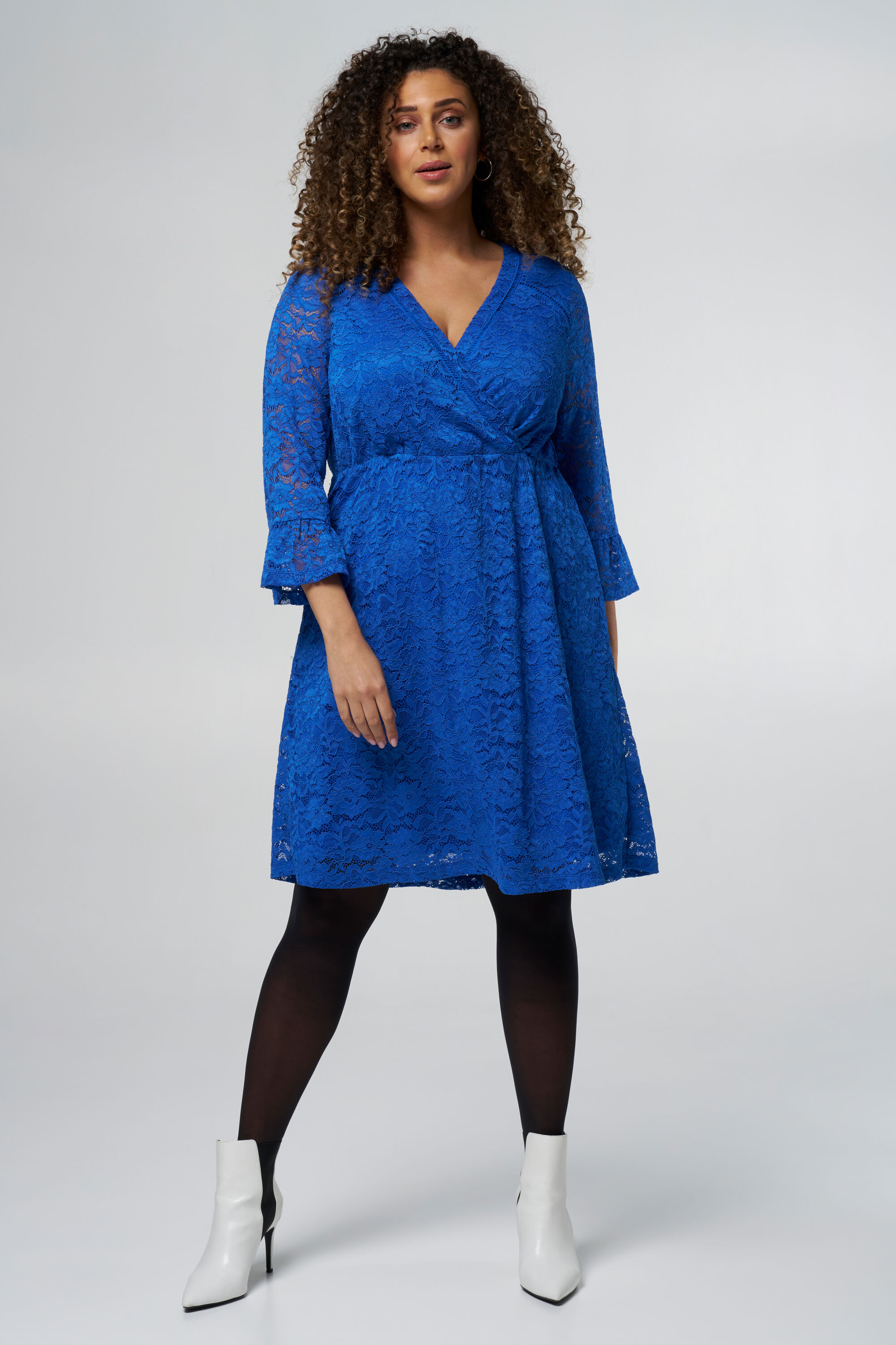 Vestido midi de encaje image number 6