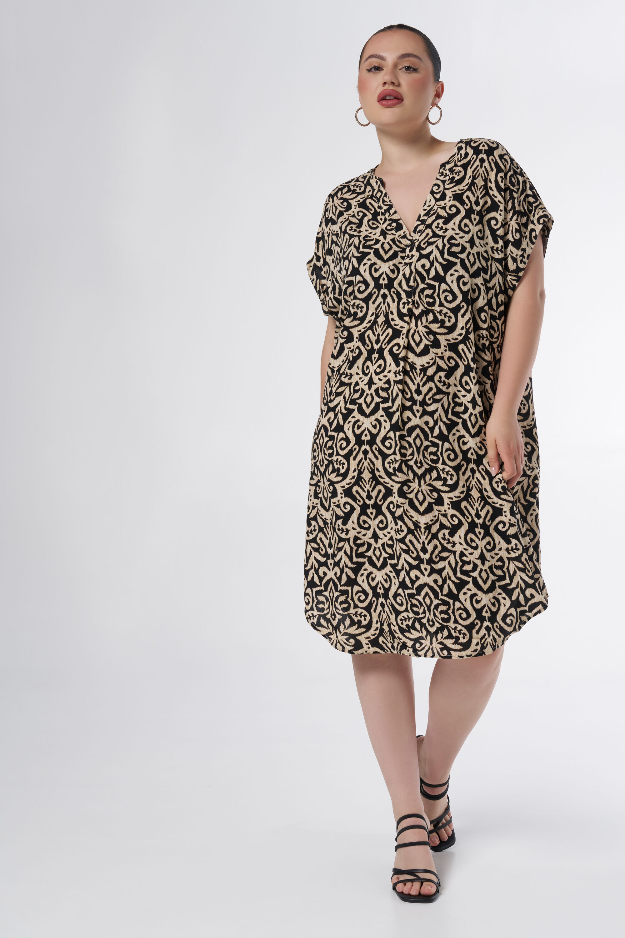 Amplio vestido estampado image number 5