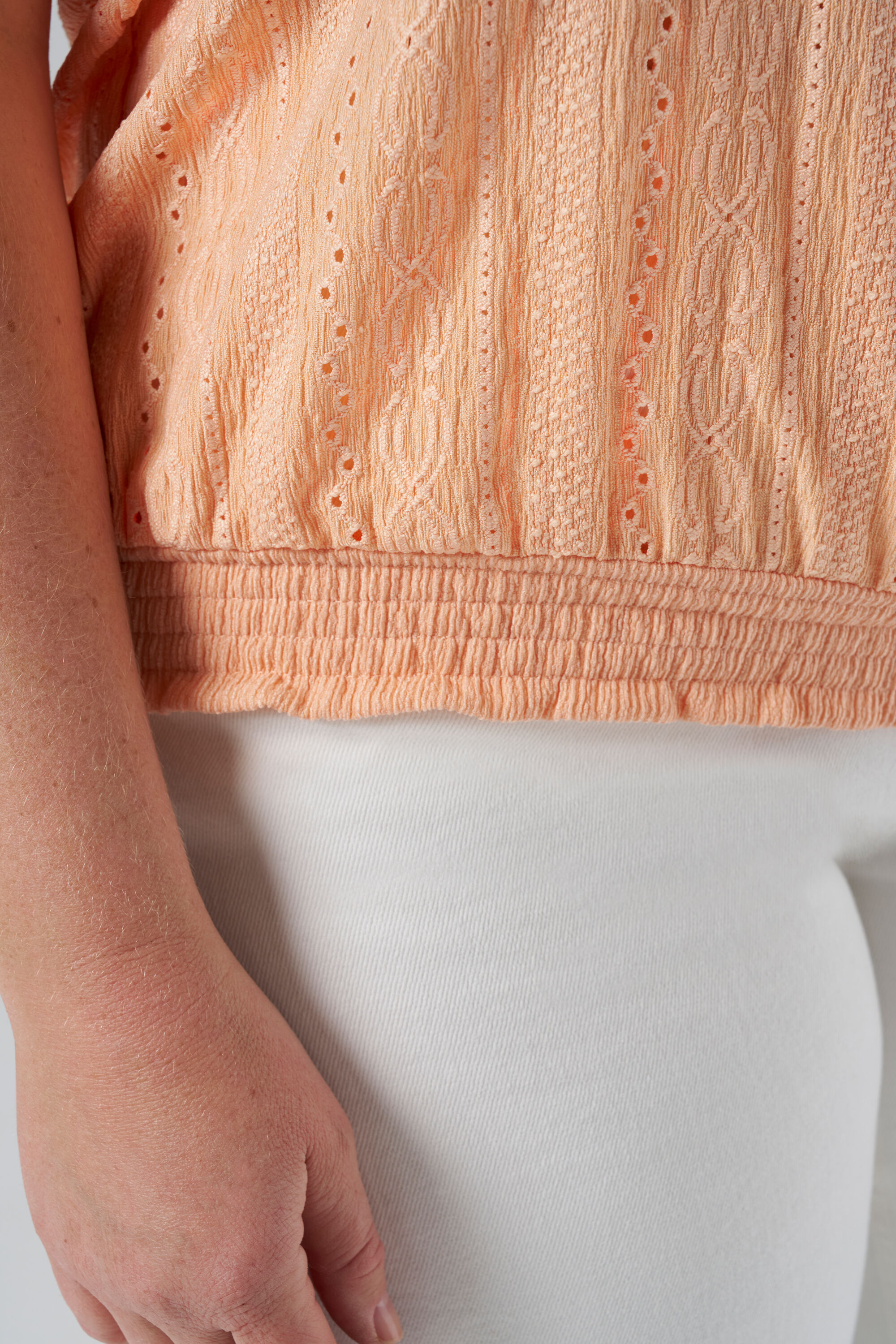 Top con escote en V image number 4