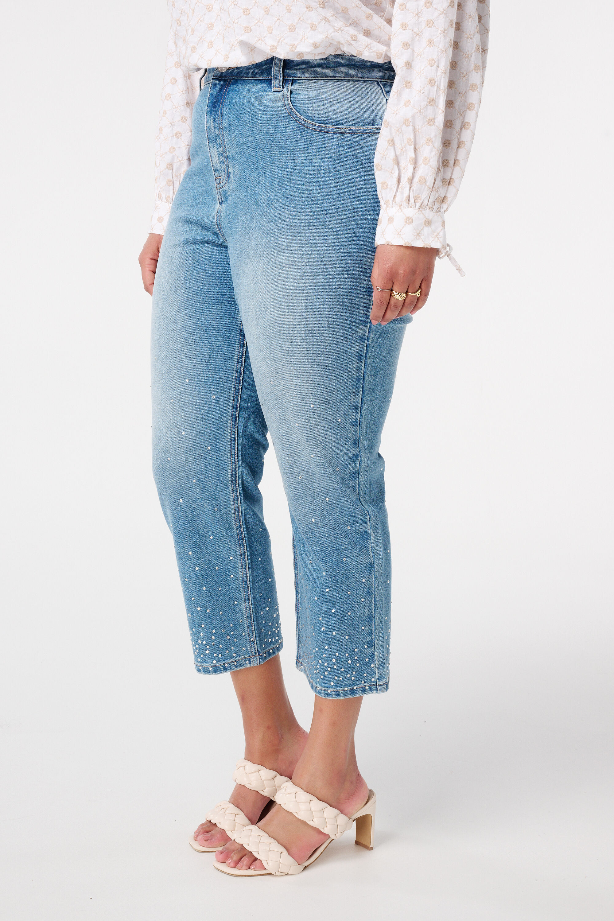 Vaqueros rectos recortados con brillantes image number 5