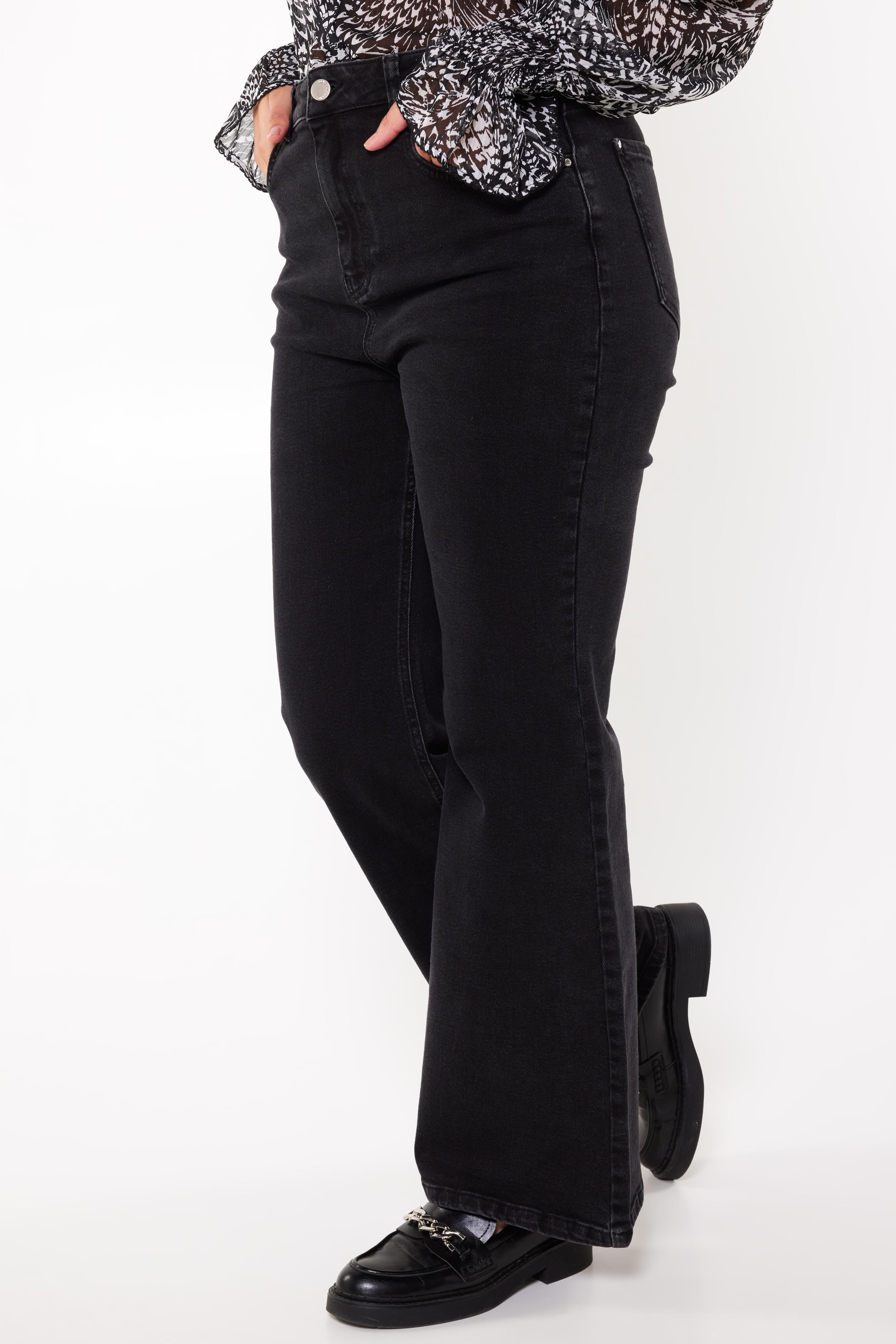 Vaqueros acampanados desde la rodilla image number 6