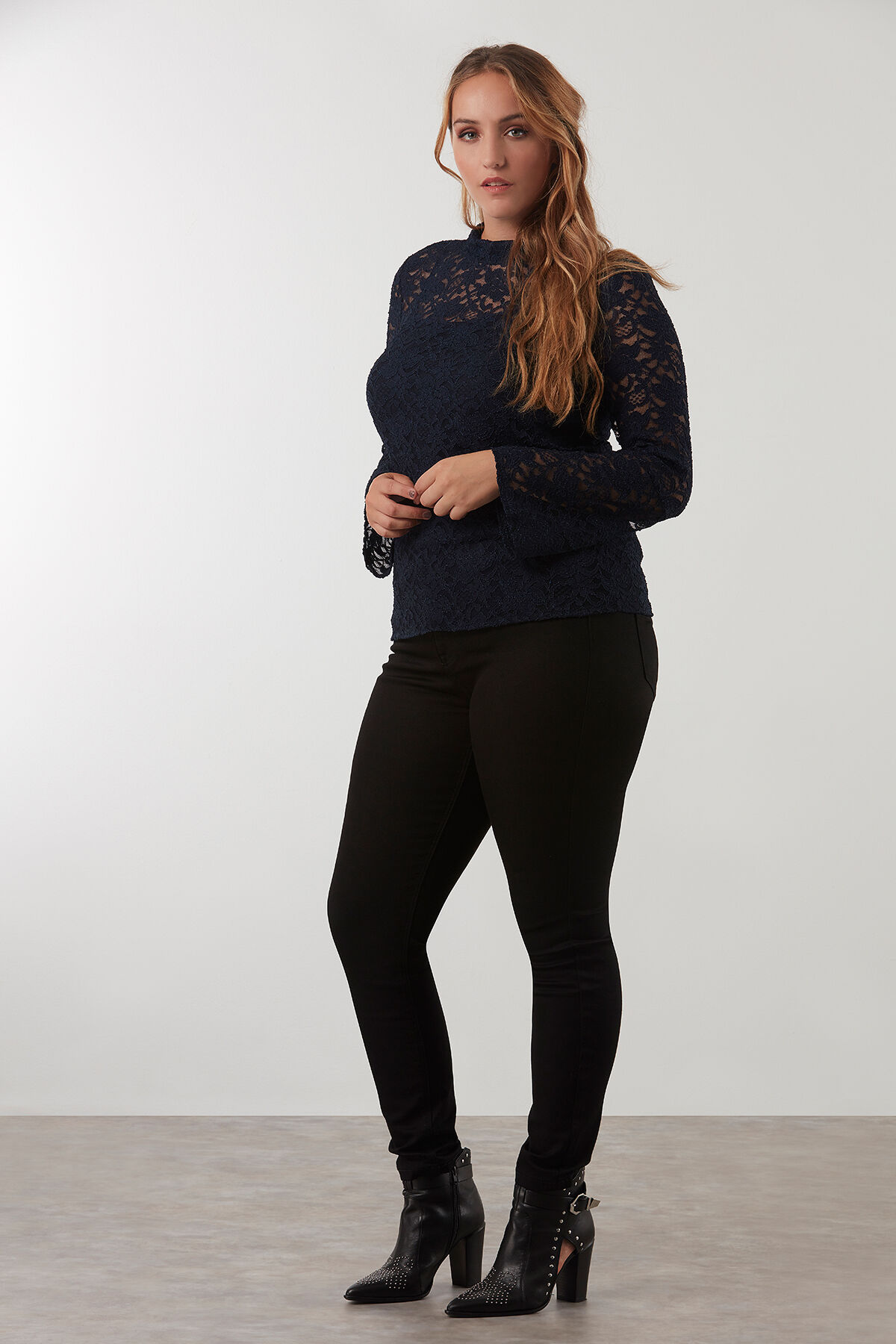 Top de encaje image number 3