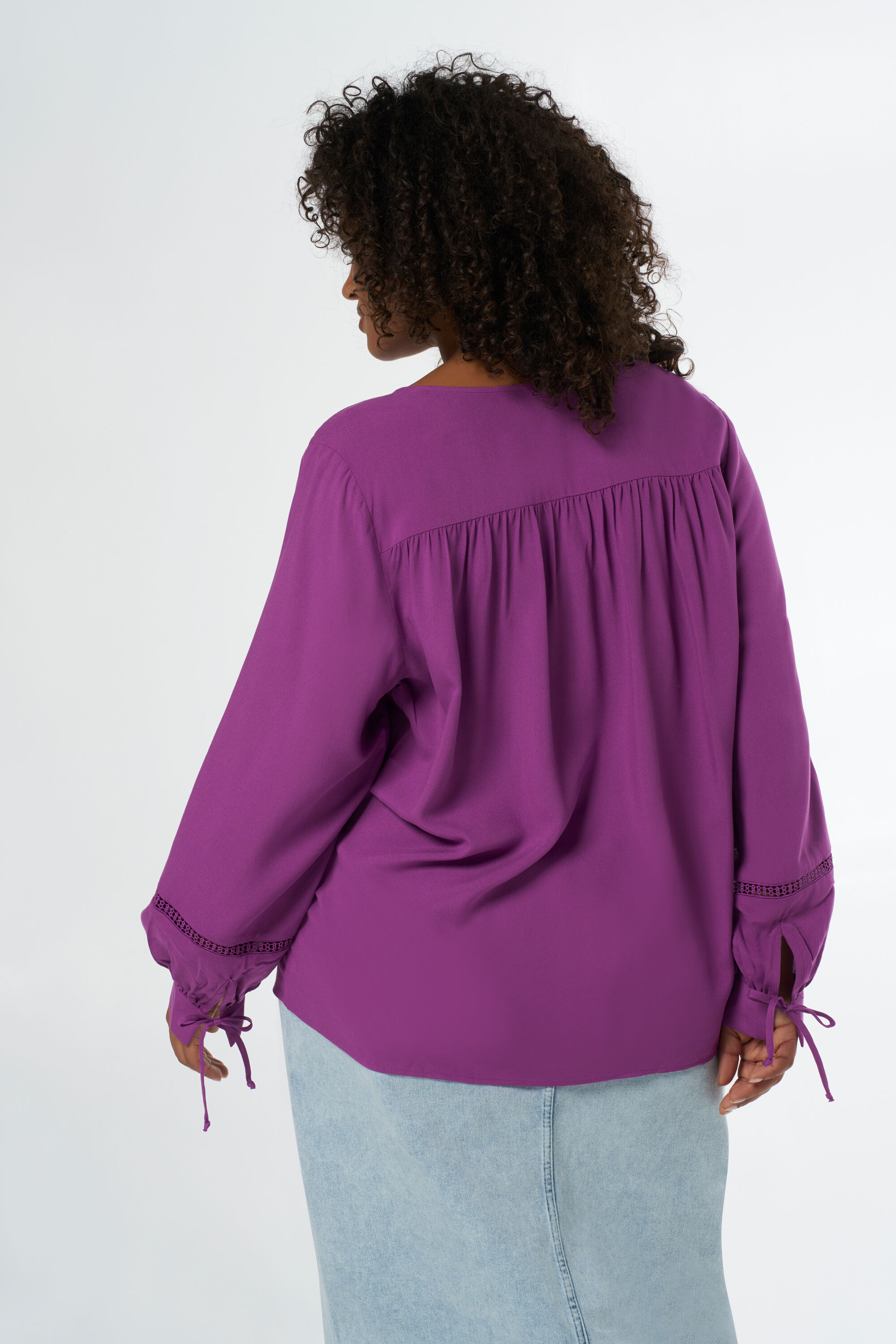 Blusa con detalles en las mangas image number 3