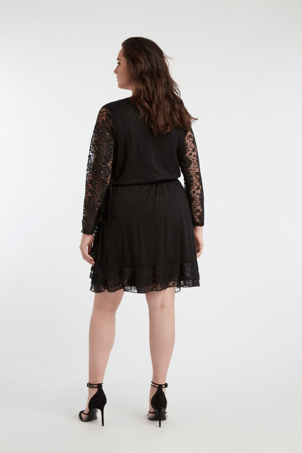 Vestido cruzado de encaje image number 4