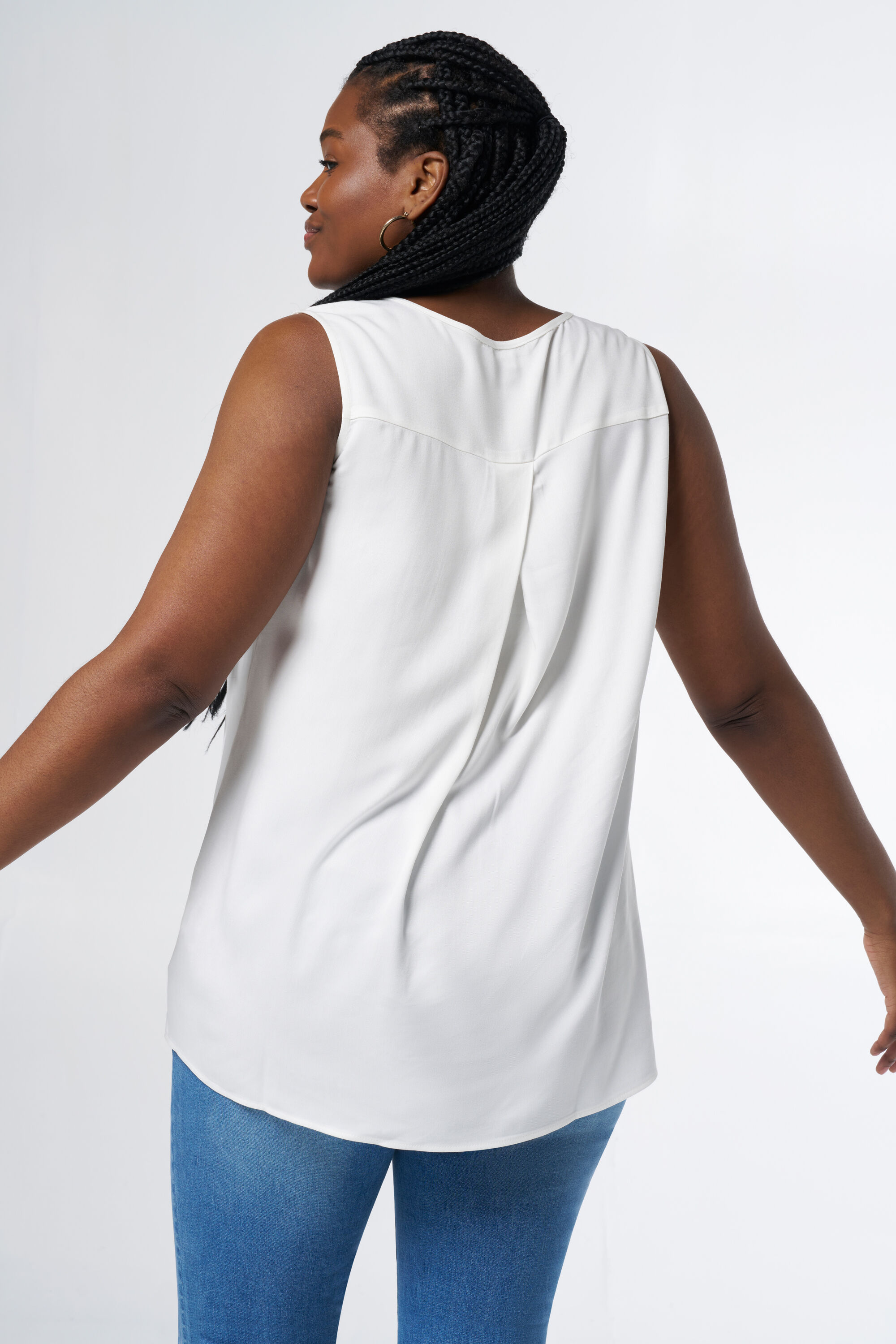 Blusa sin mangas con escote en pico image number 3