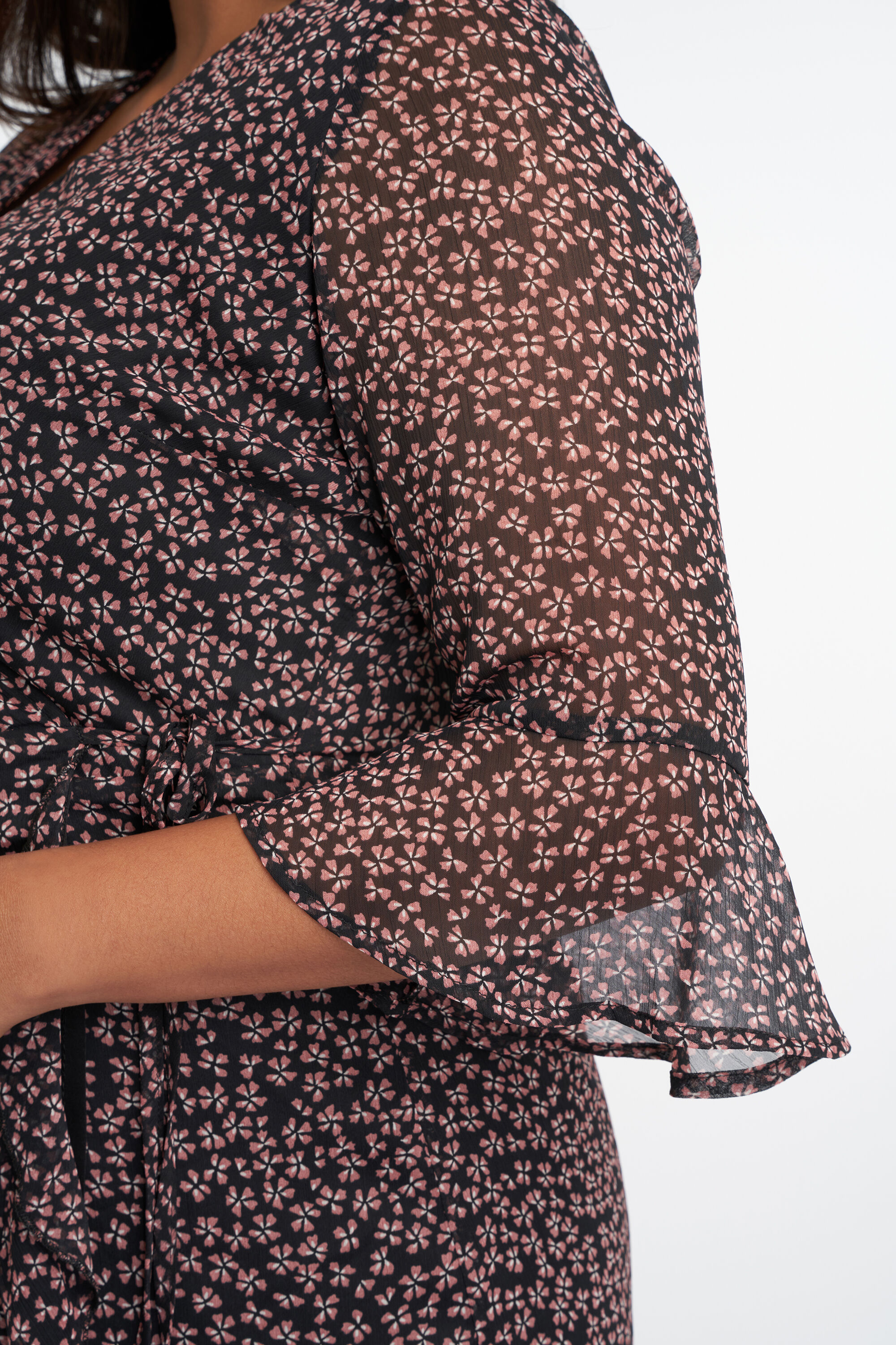 Vestido cruzado con estampado image number 5