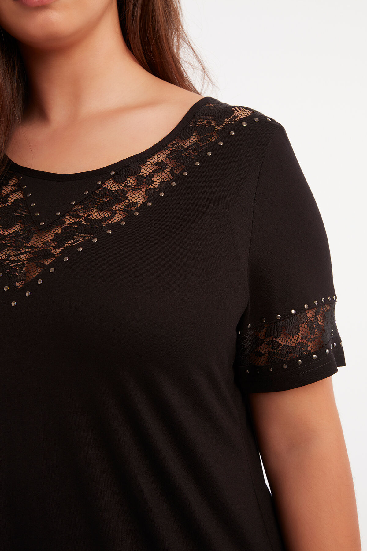 T&uacute;nica con detalle de encaje image number 4