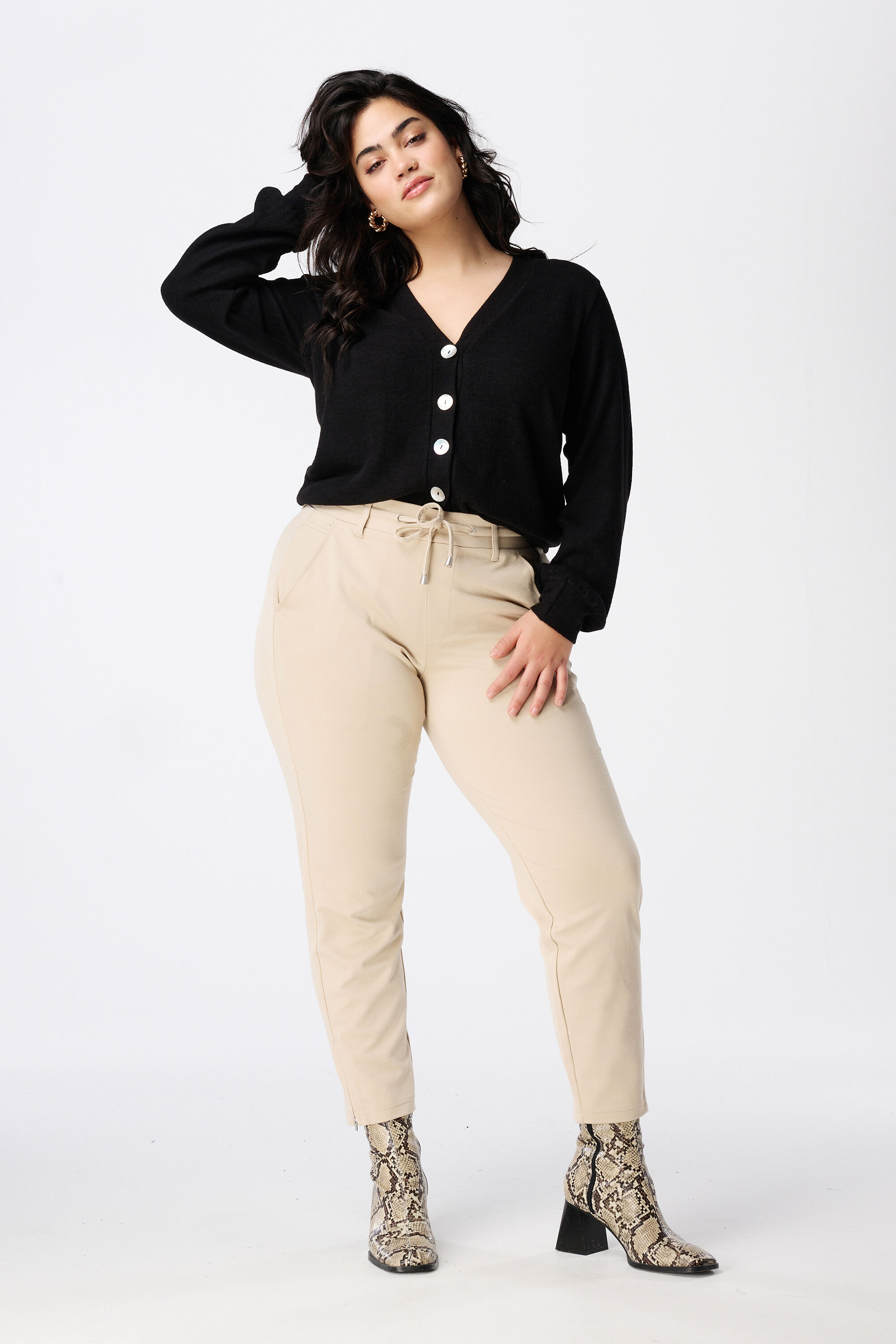 C&aacute;rdigan con botones image number 5