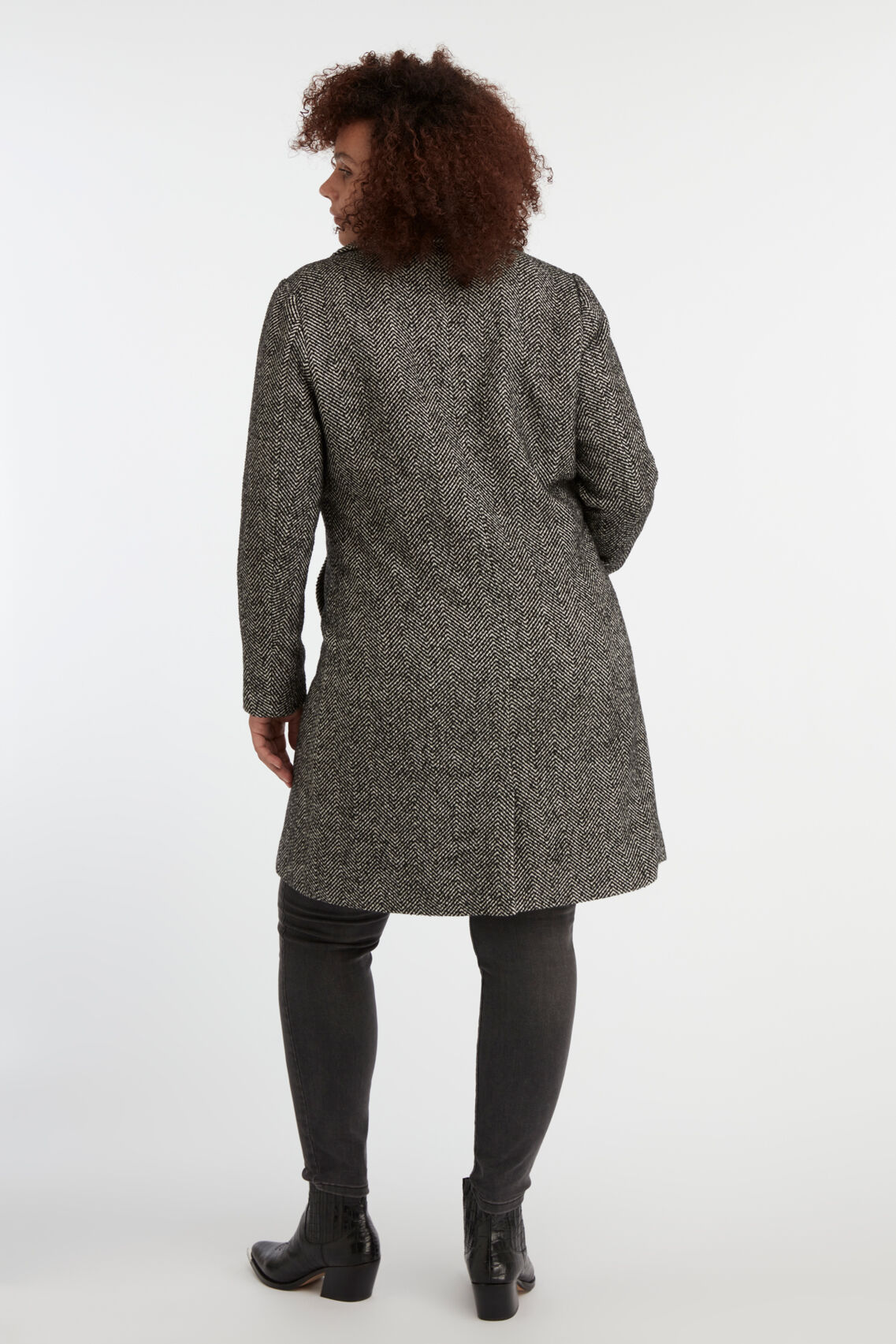 Elegante abrigo con estampado image number 4