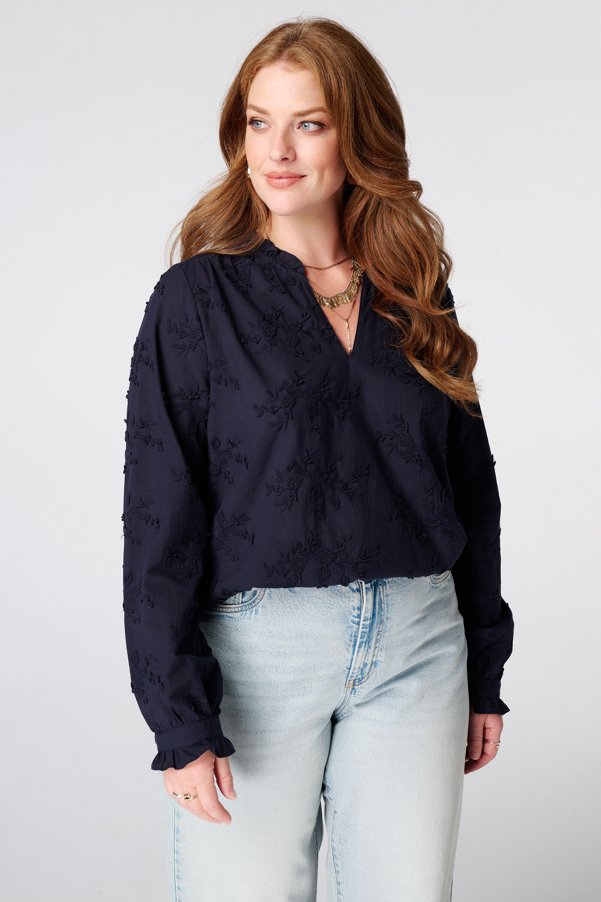 Blusa con bordados image number 0