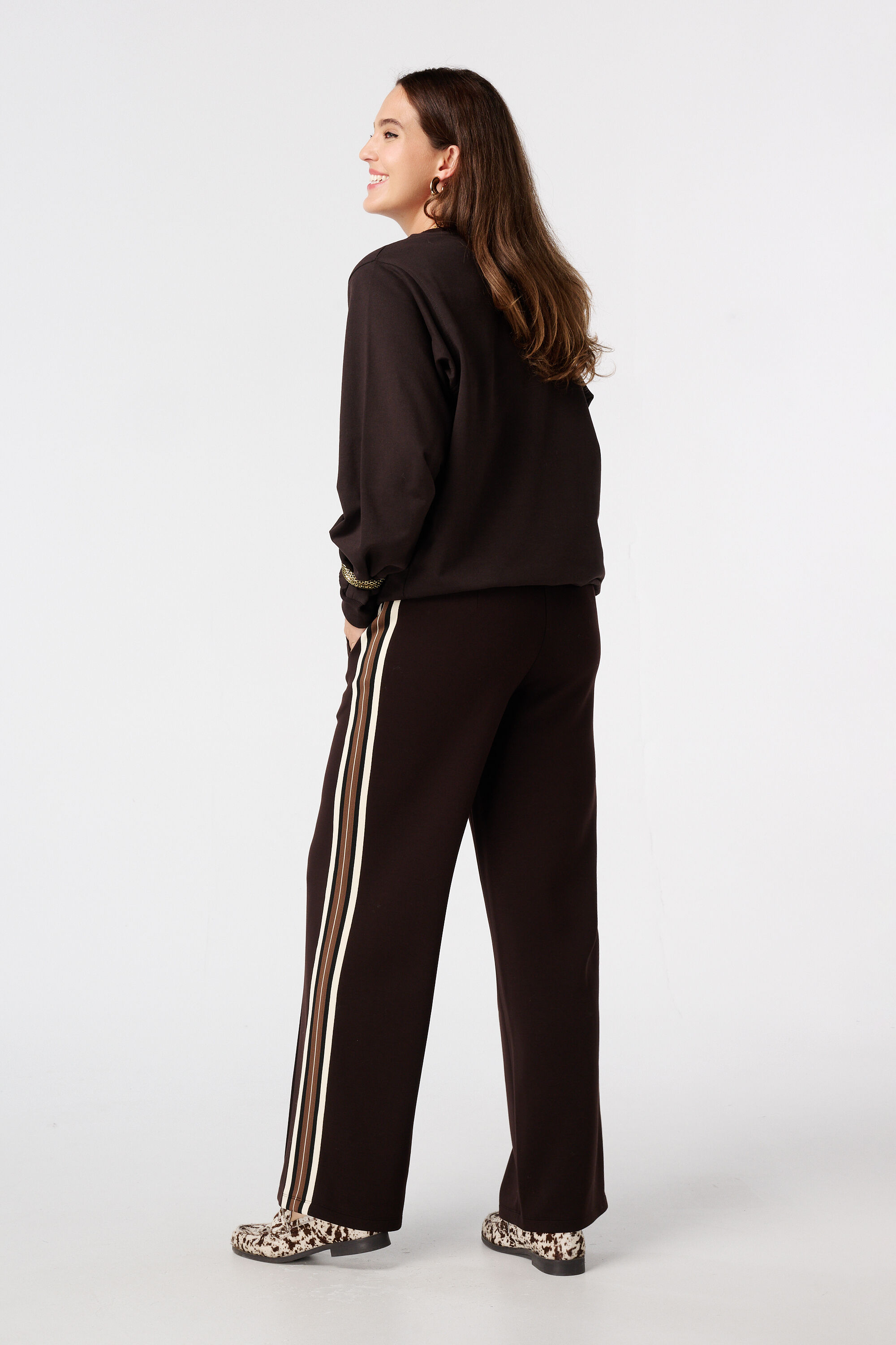 Pantal&oacute;n ancho con ribete lateral image number 3