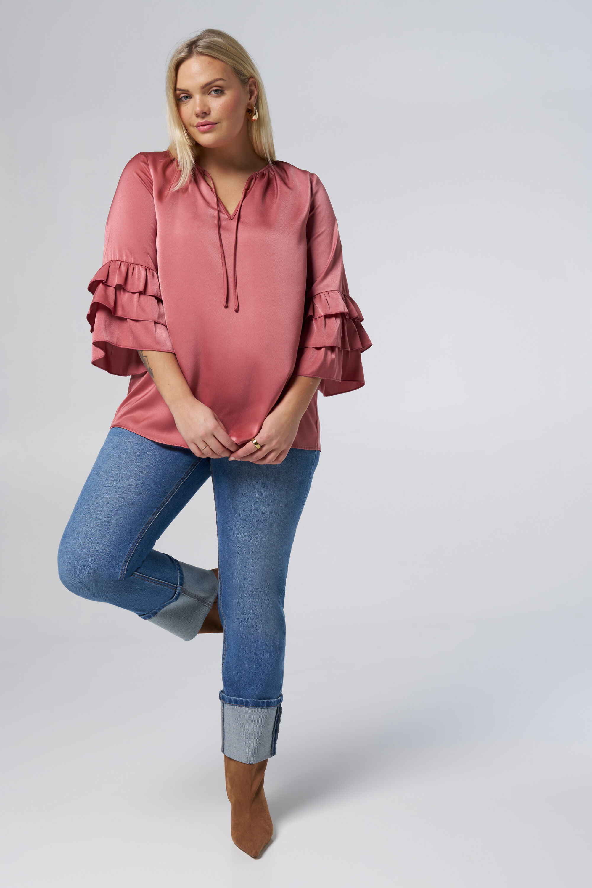 Blusa con mangas de volantes image number 5